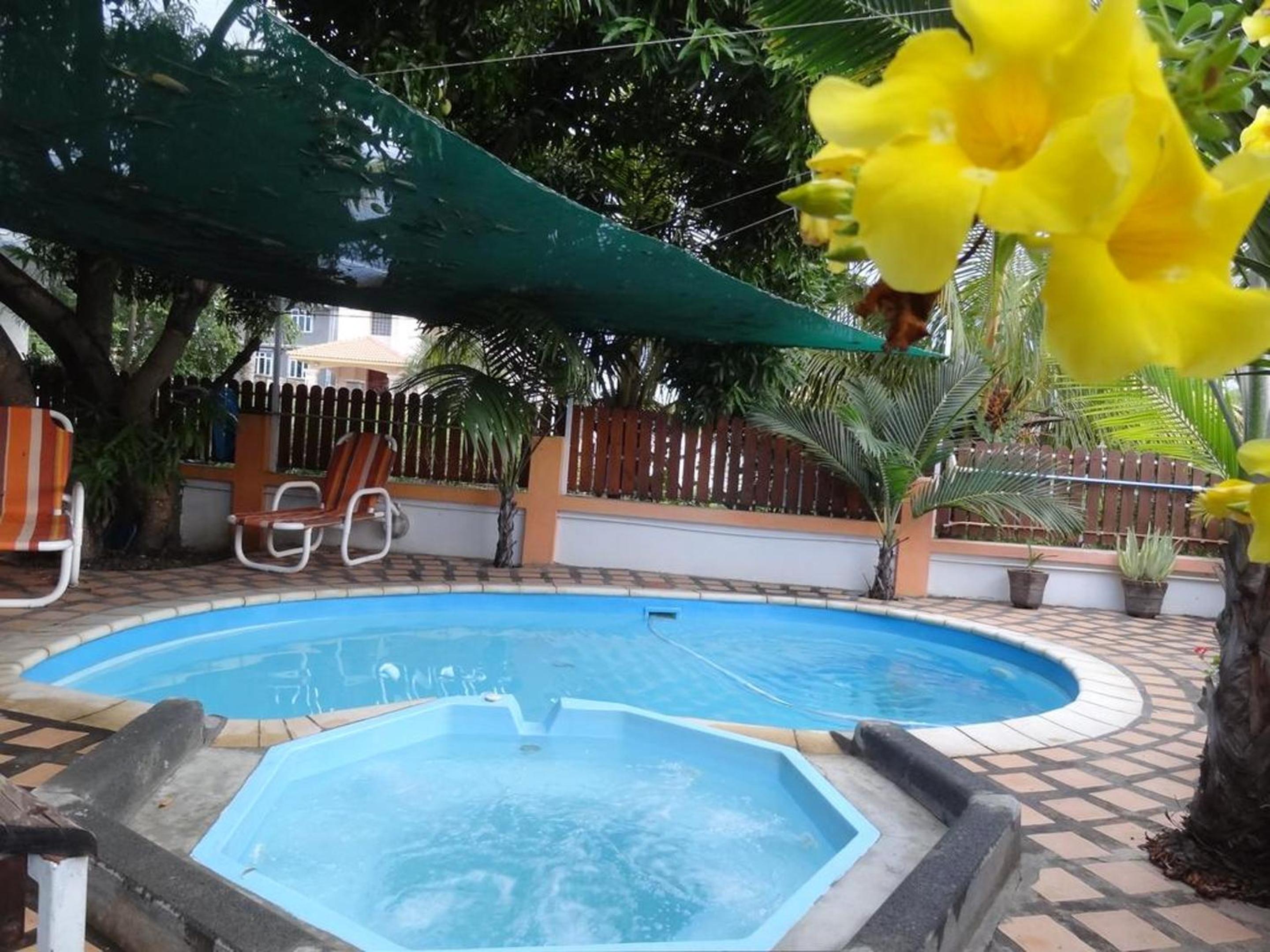 Cozy House with Pool in Flic en Flac view 2