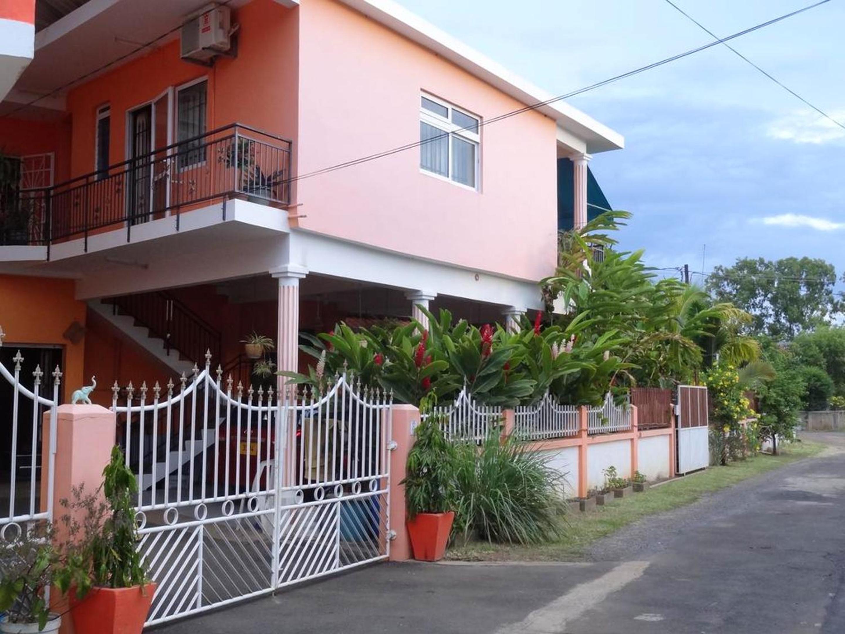Cozy House with Pool in Flic en Flac view 5