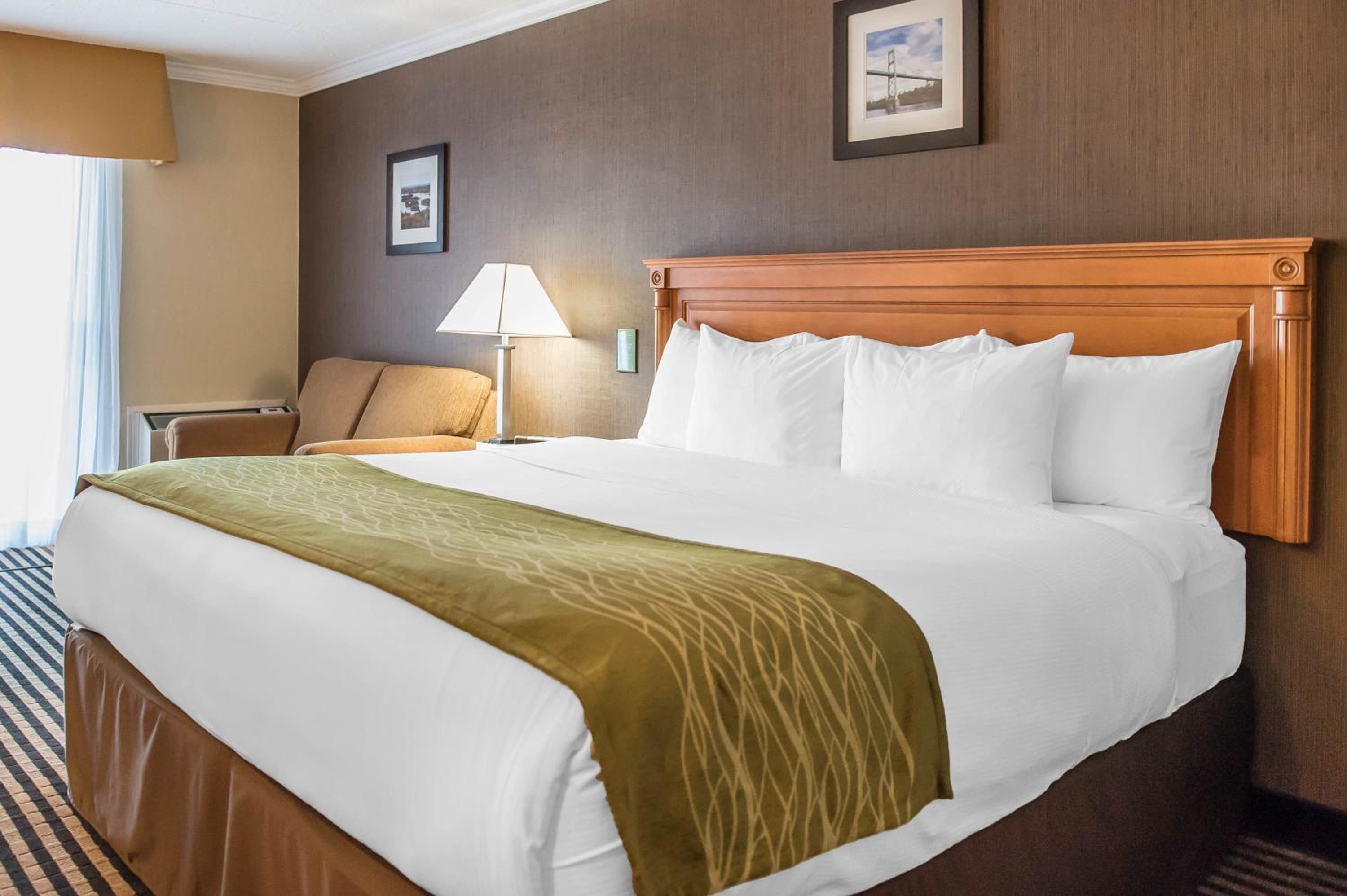 Brockville Vacations - Comfort Inn - Property Image 3