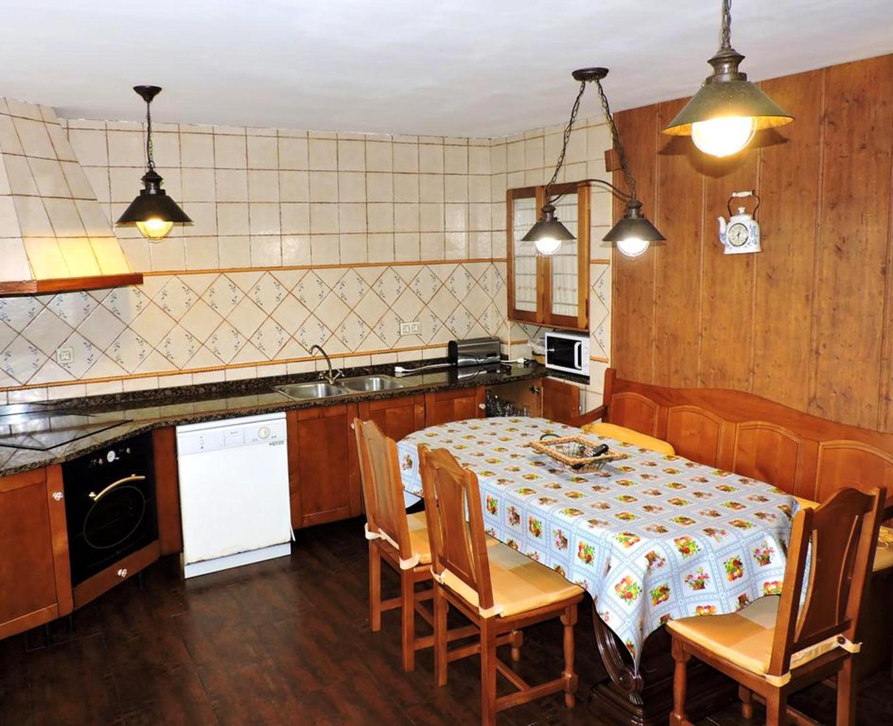 Spacious house with mountain view in Premio