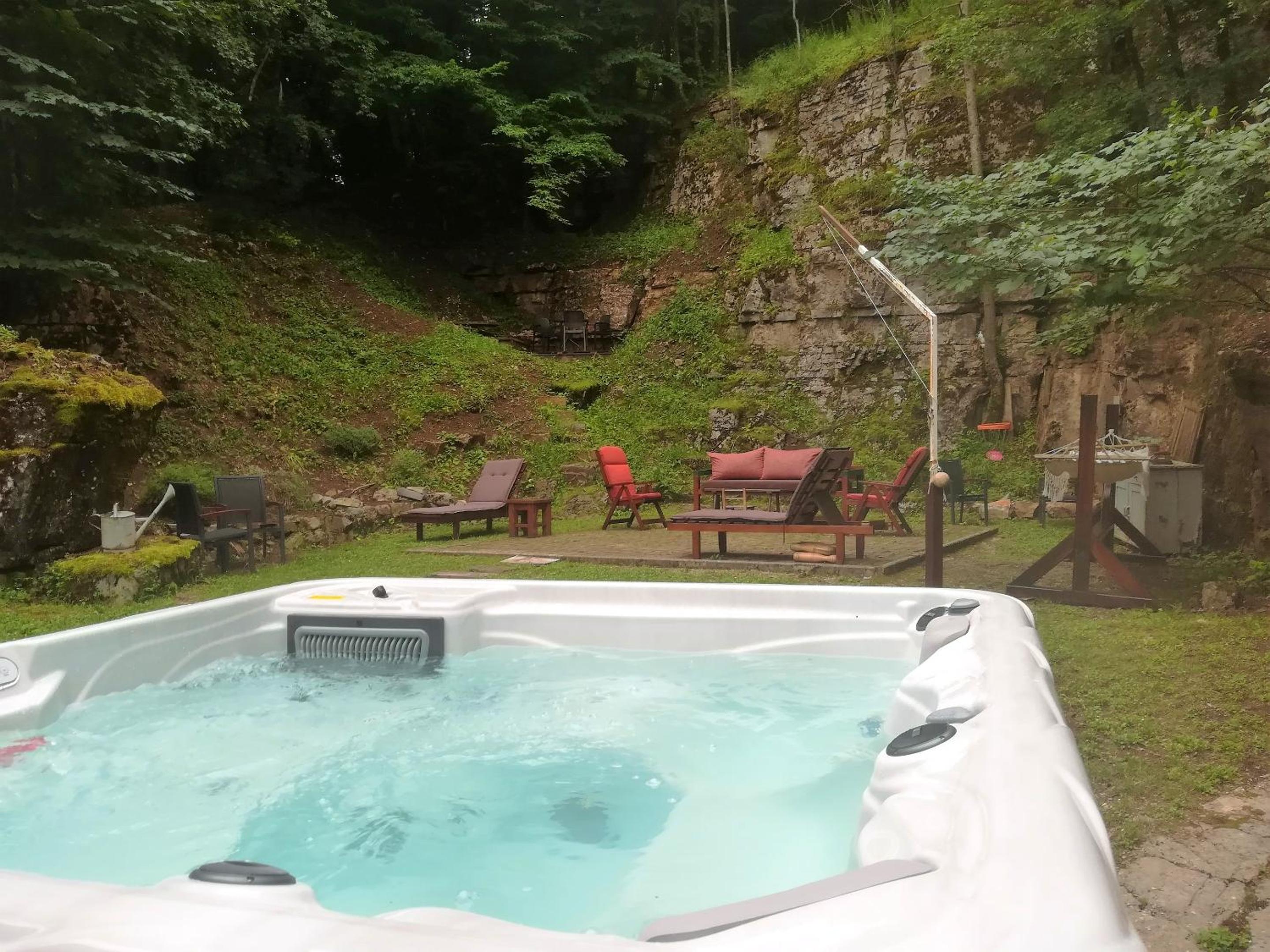 Cosy Chalet in Gospić with Jacuzzi and Mountain View