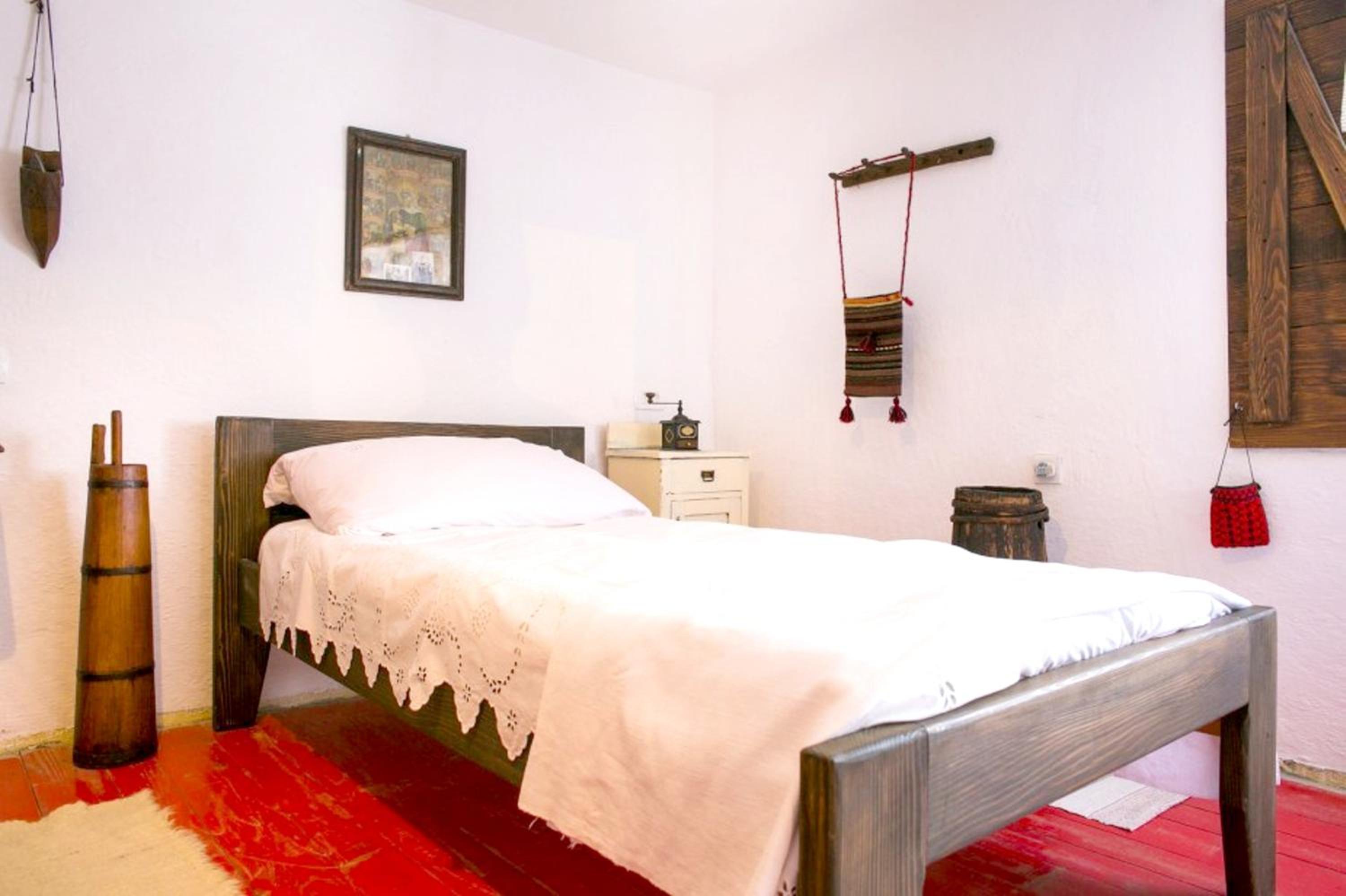 Cosy Chalet in Gospić with Jacuzzi and Mountain View