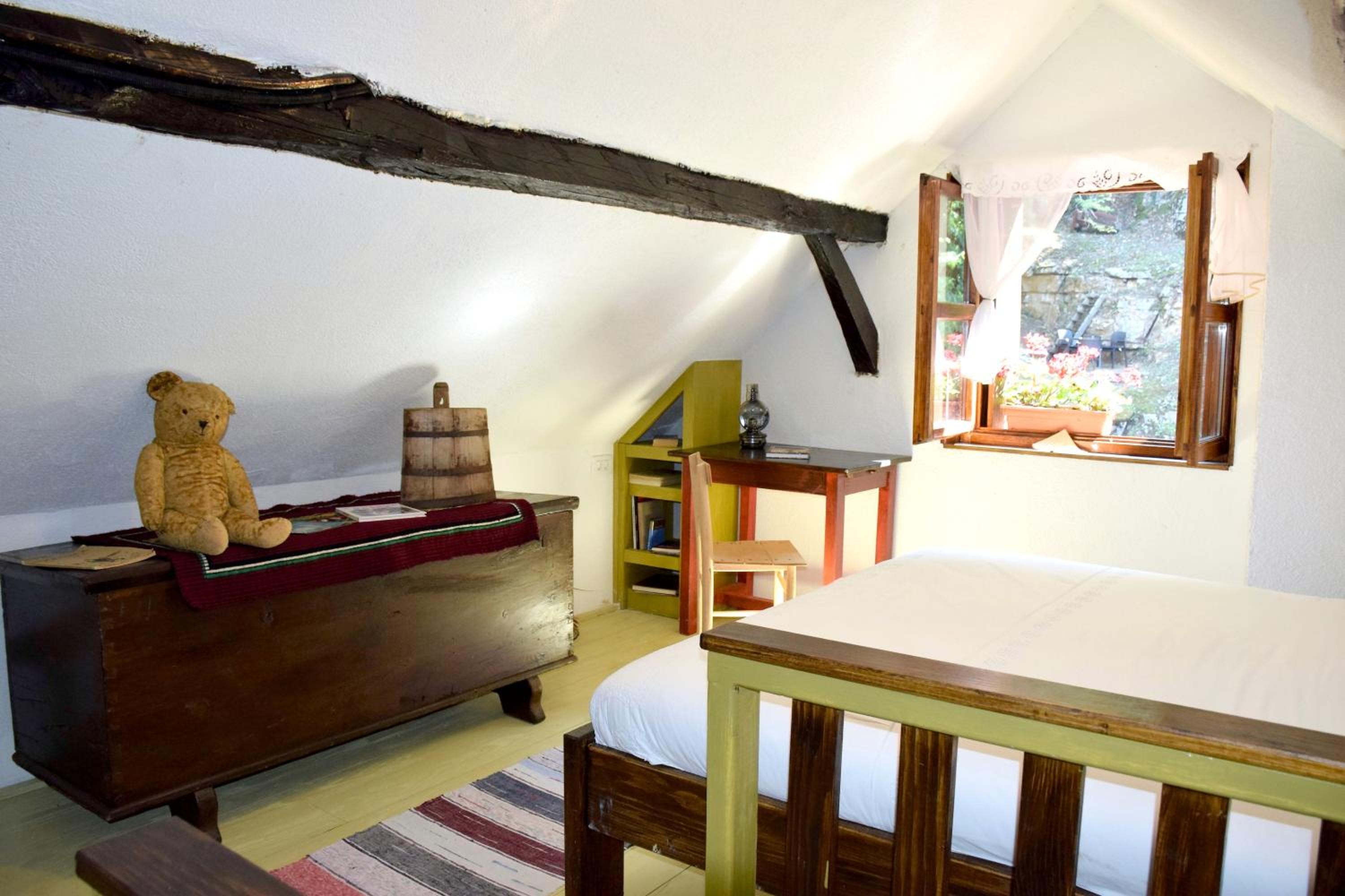 Cosy Chalet in Gospić with Jacuzzi and Mountain View