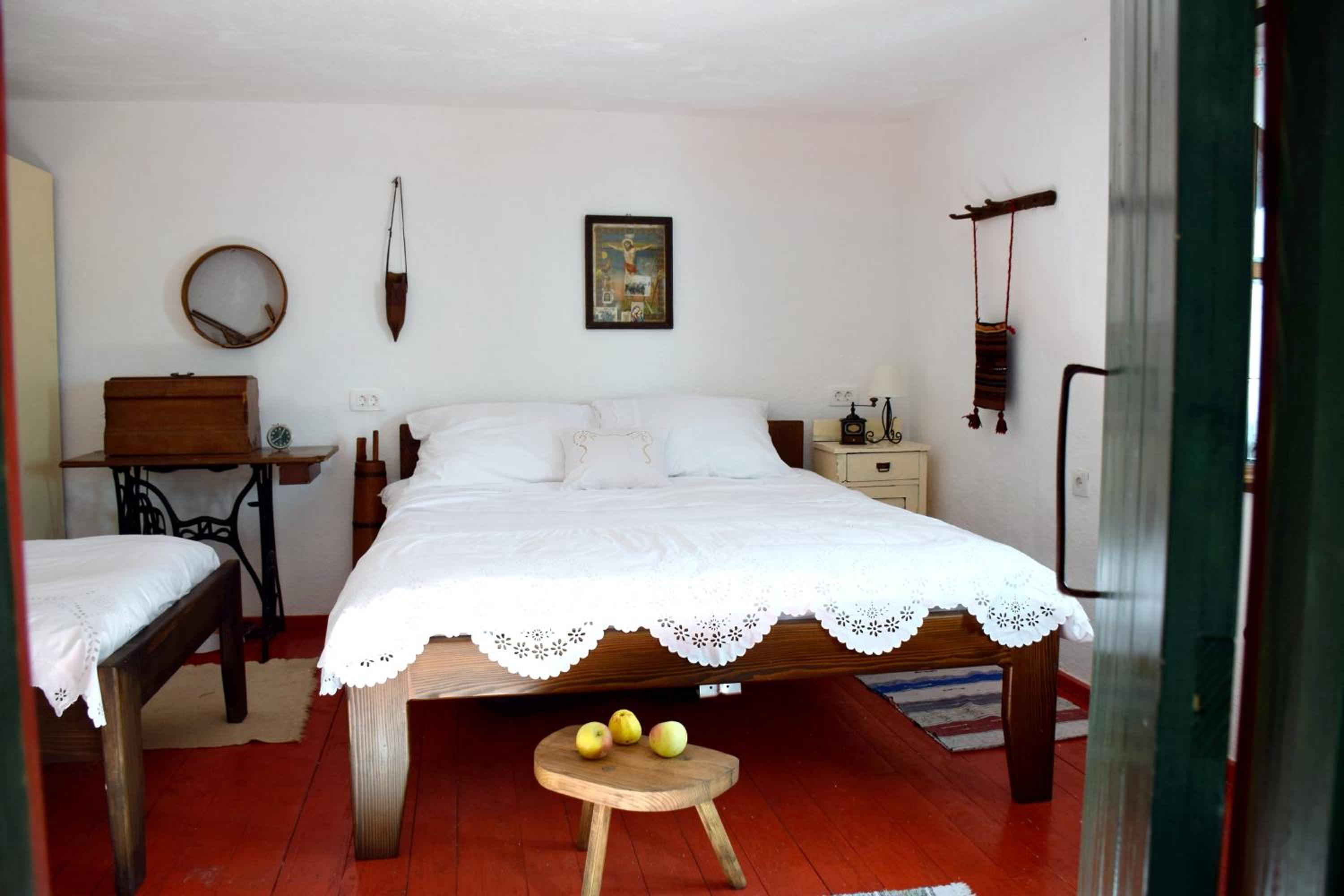 Cosy Chalet in Gospić with Jacuzzi and Mountain View