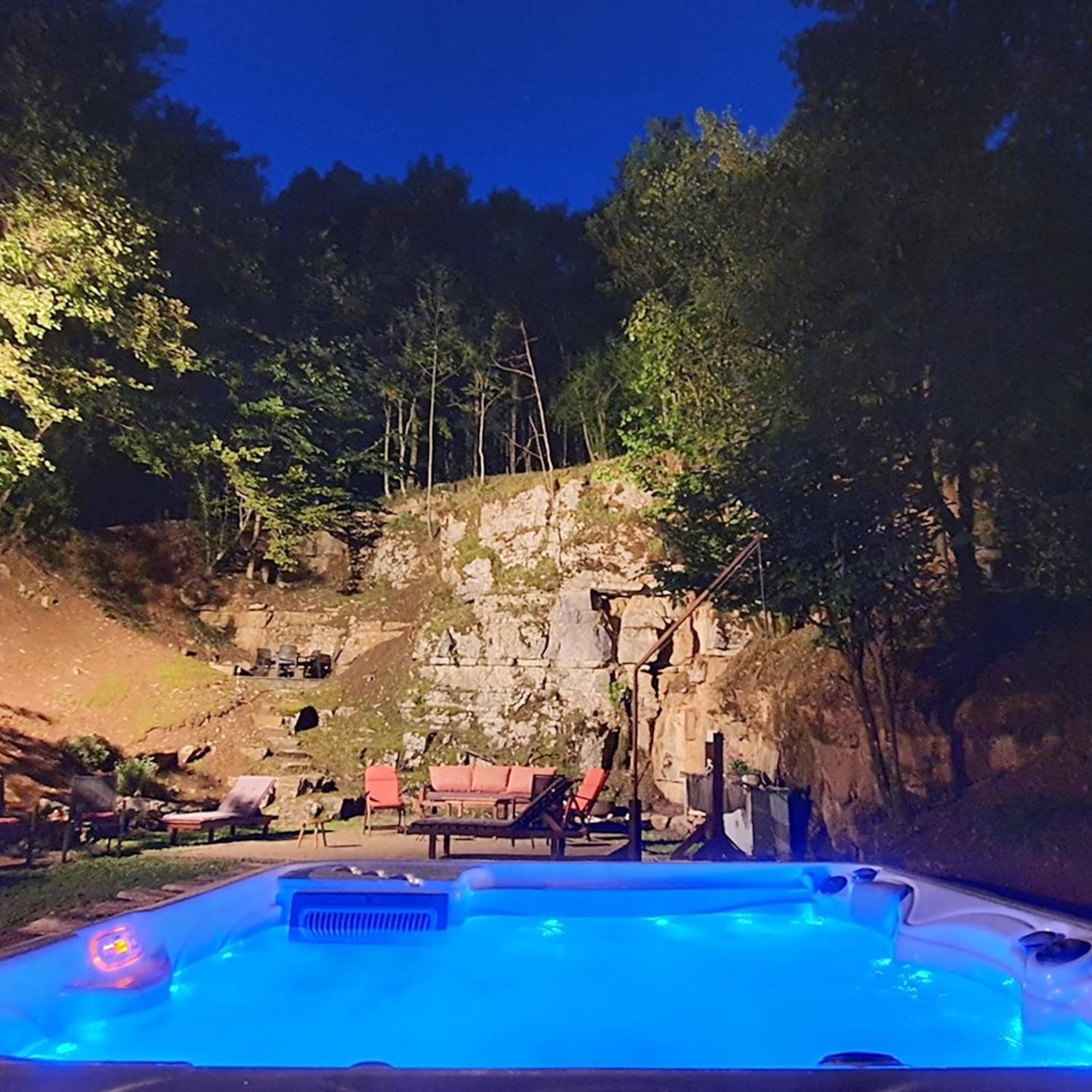 Cosy Chalet in Gospić with Jacuzzi and Mountain View