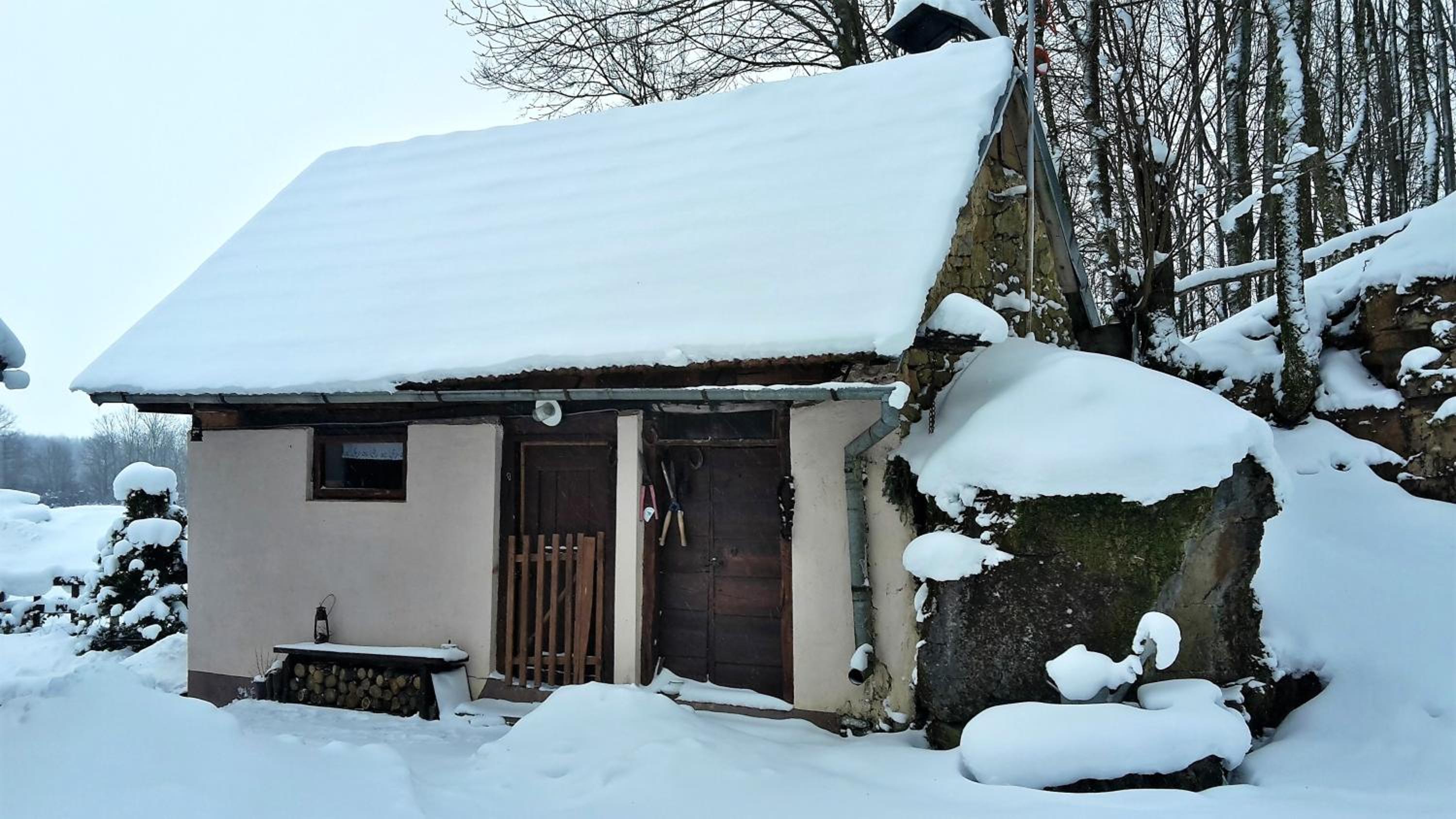 Cosy Chalet in Gospić with Jacuzzi and Mountain View