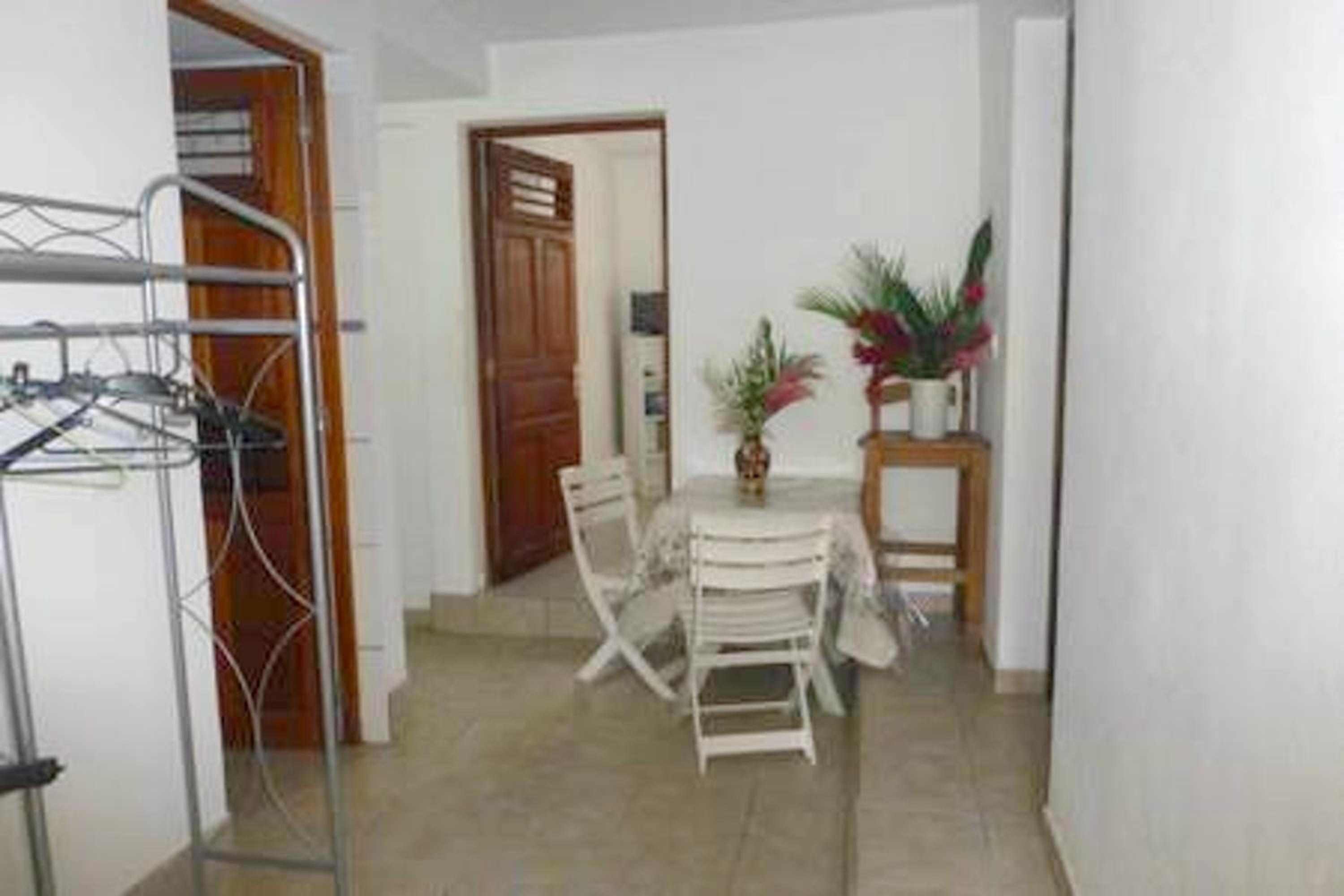 Studio accueillant à Sainte Anne - 30 m² - Vue montagne view 3