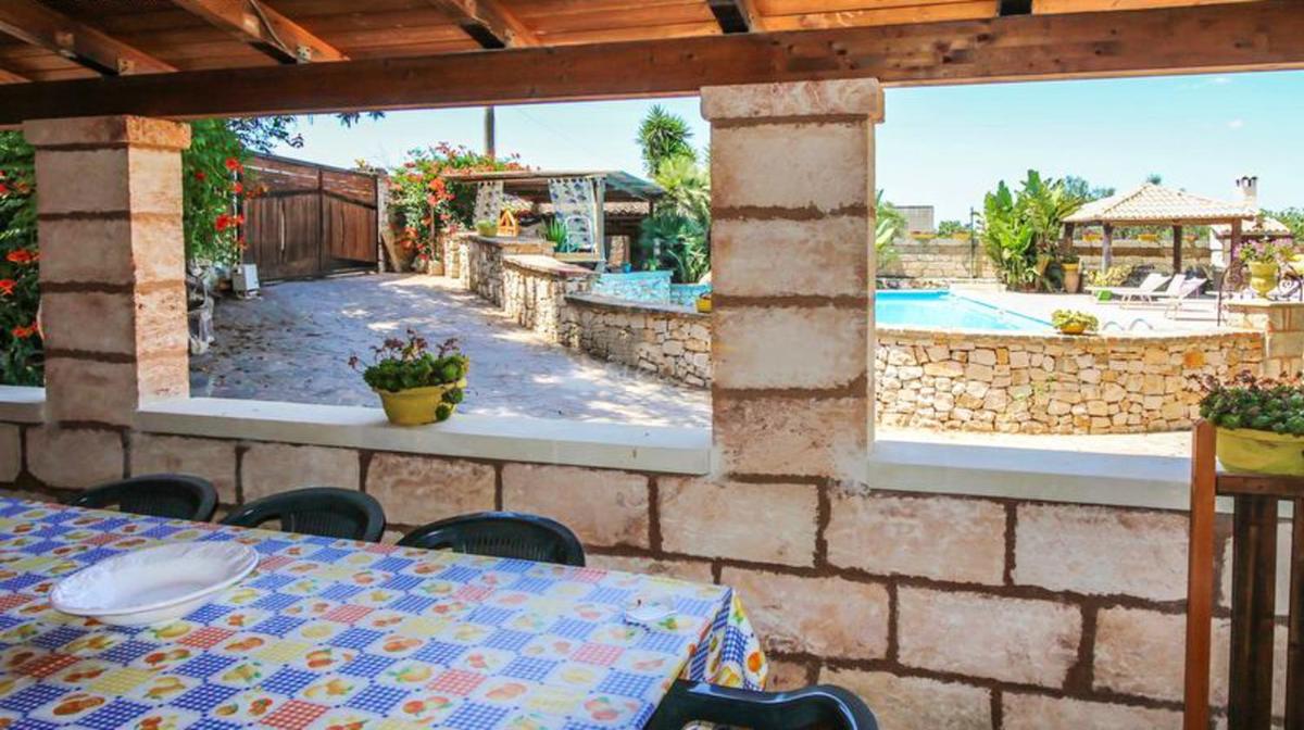 2 bedrooms appartement with shared pool enclosed garden and wifi at Castrignano del Capo 4 km away from the beach