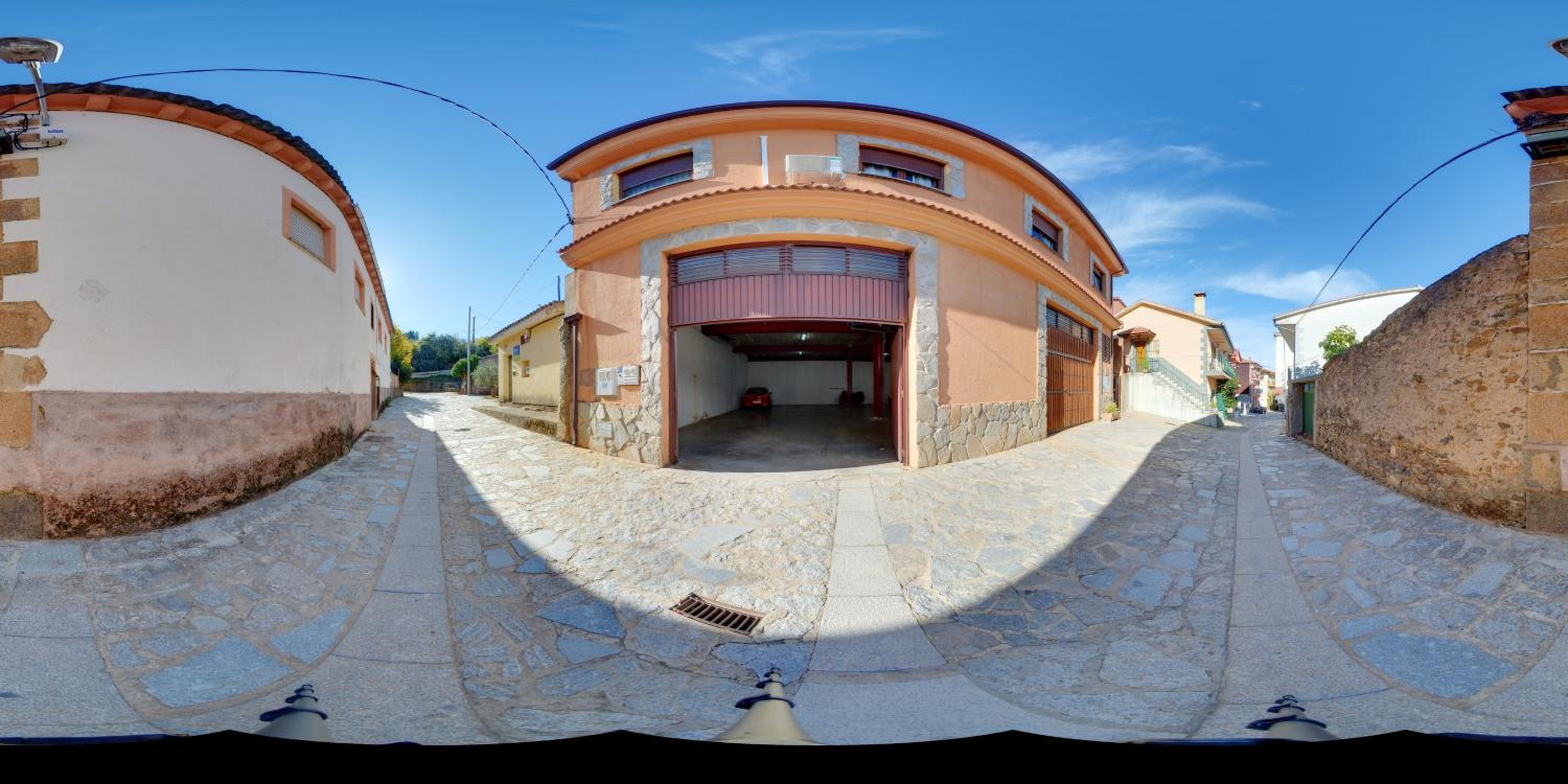 Comfortable house in Sotoserrano with mountain view