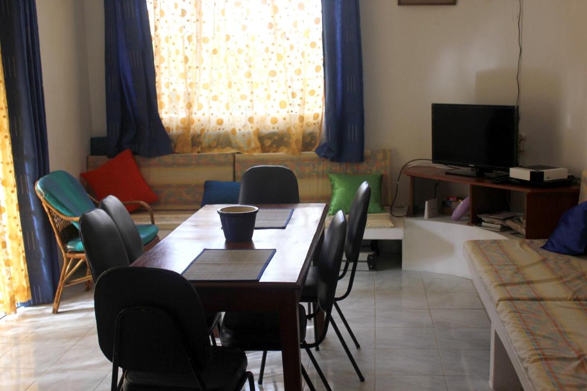 2 bedrooms appartement at Pereybere 200 m away from the beach with enclosed garden view 2