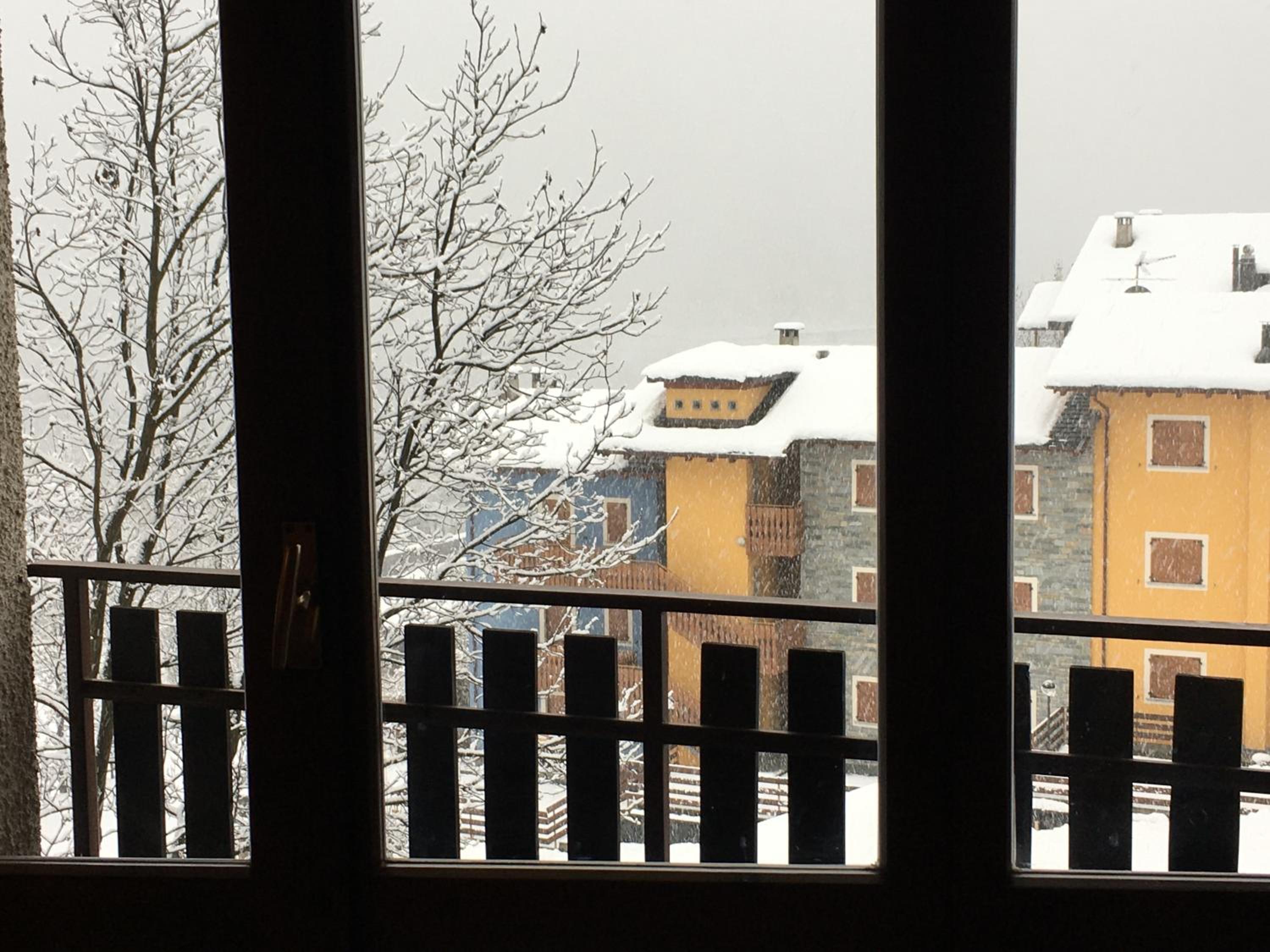 Snowboard in Valmalenco view 4
