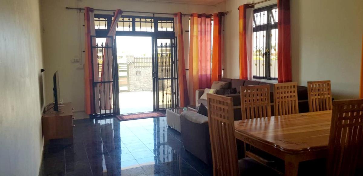 4 bedrooms house with sea view enclosed garden and wifi at Mahebourg 2 km away from the beach photo 1