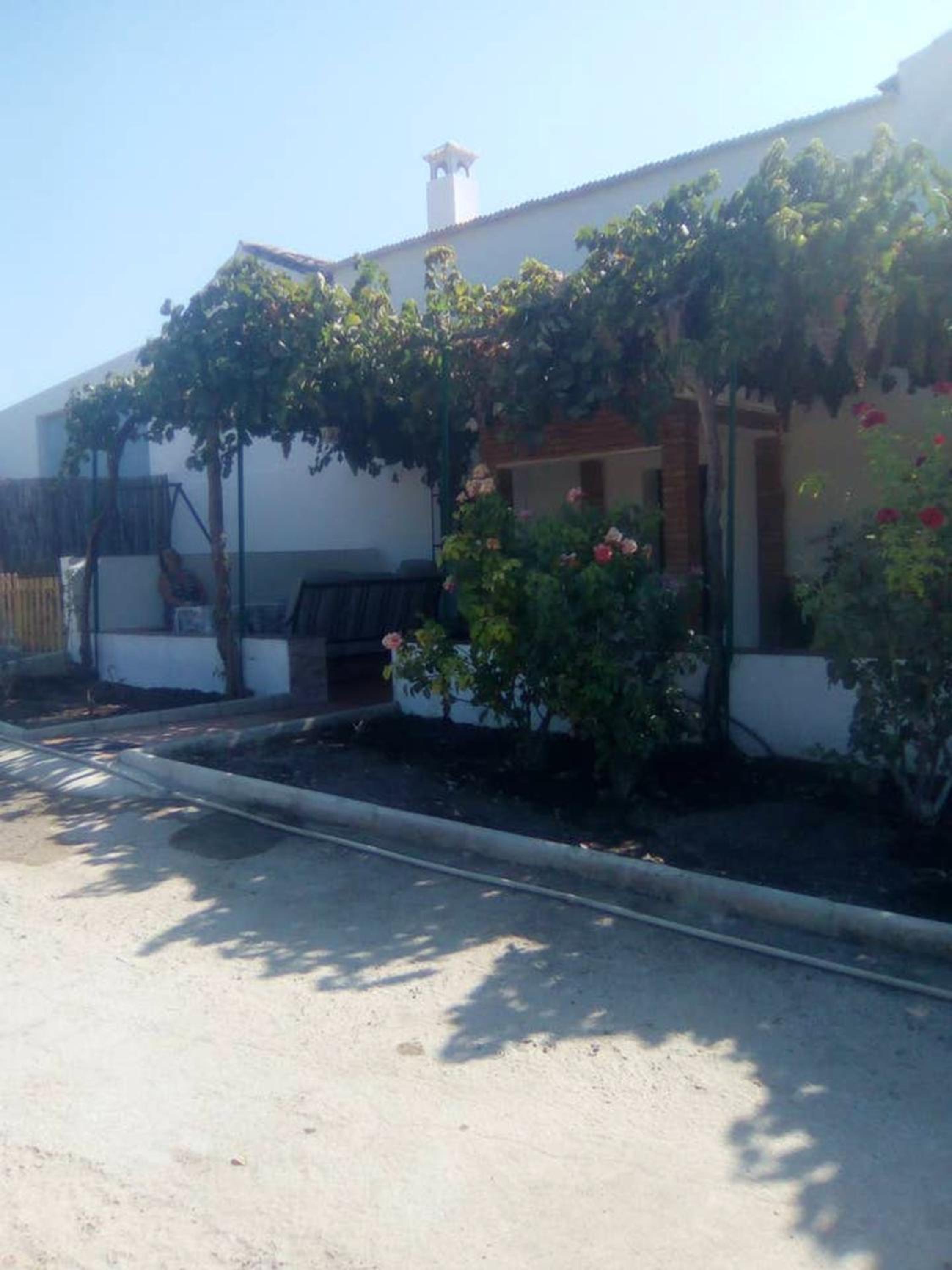 Charming House with Pool in Montilla