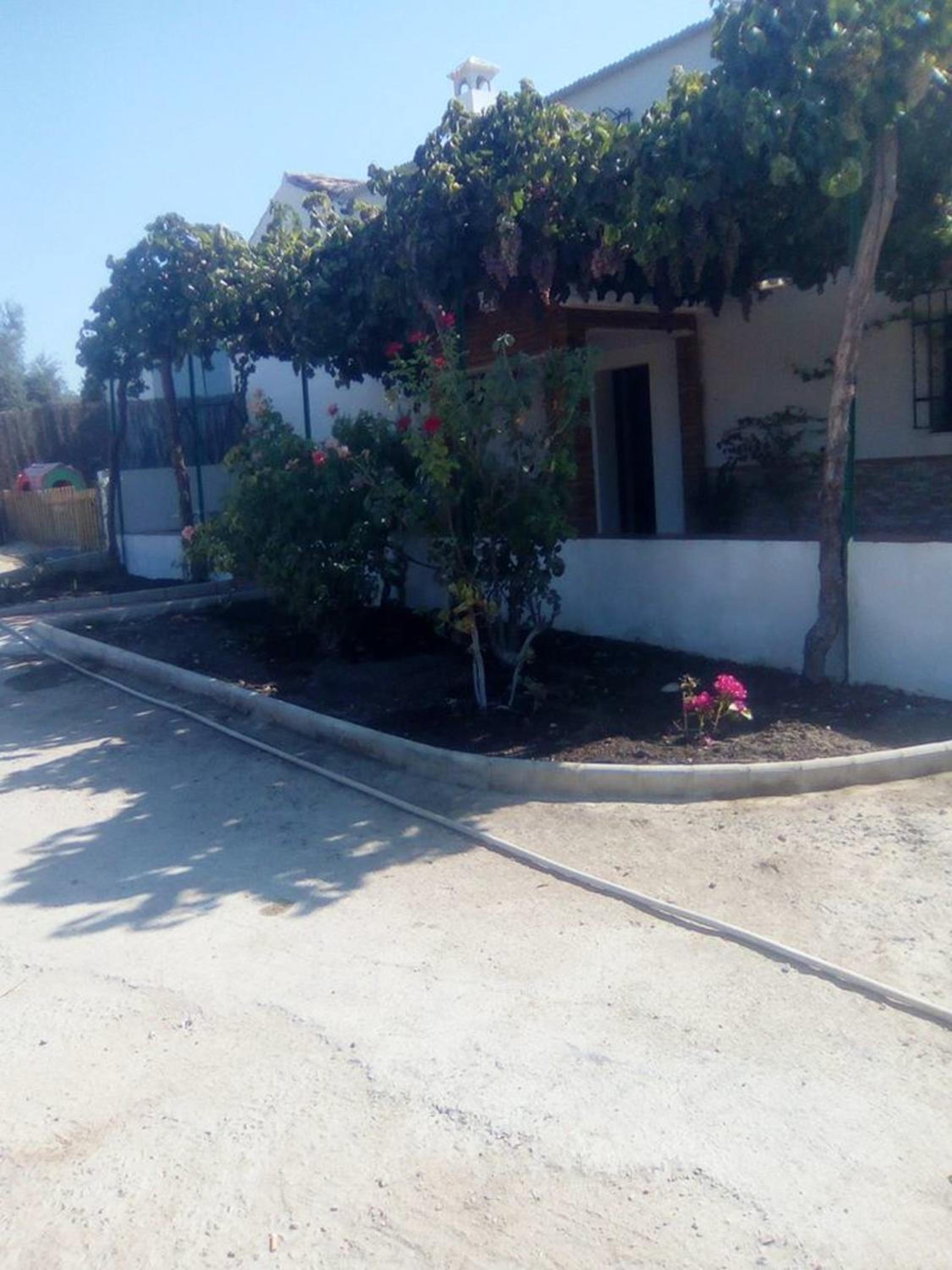 Charming House with Pool in Montilla