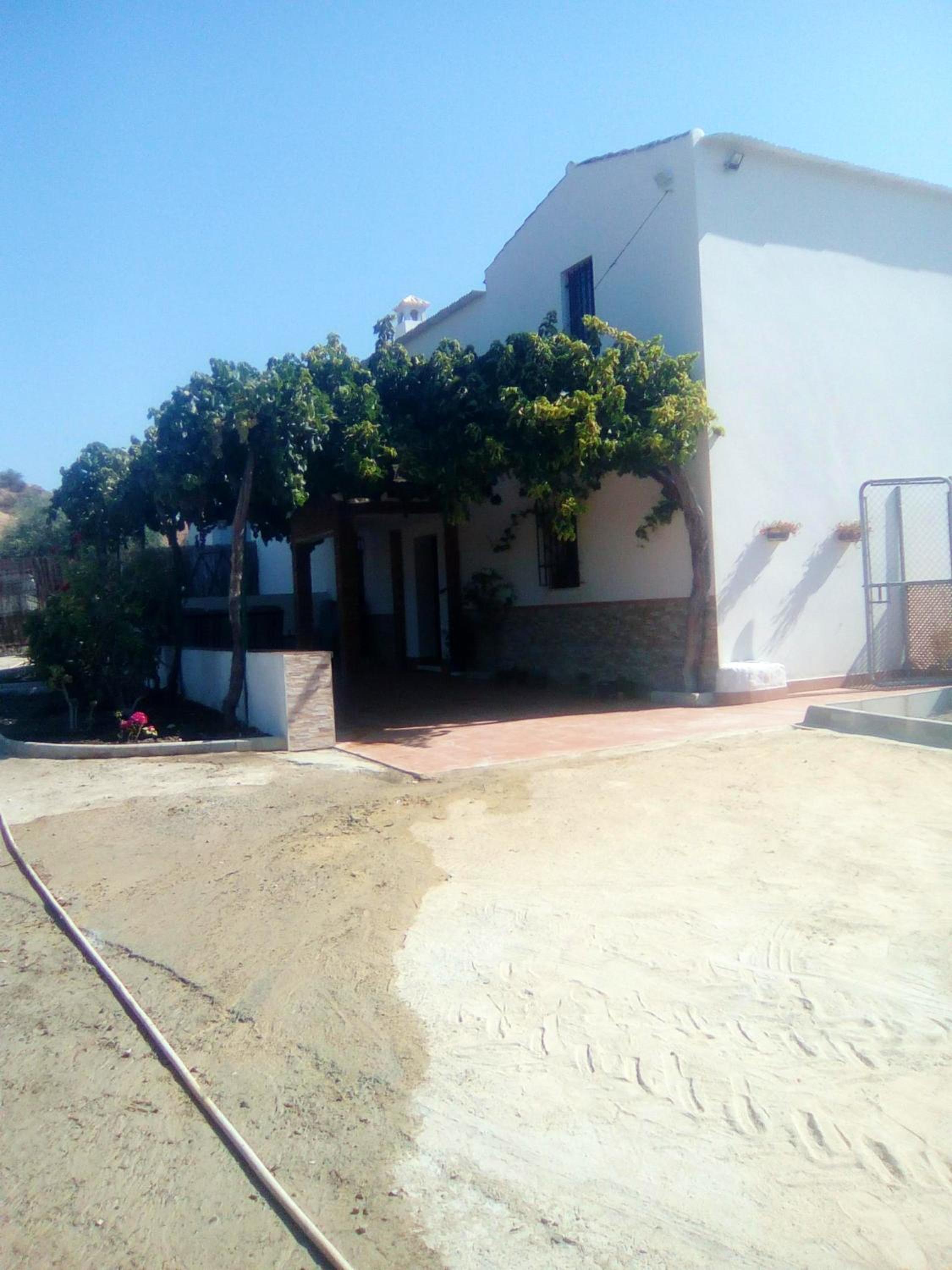 Charming House with Pool in Montilla