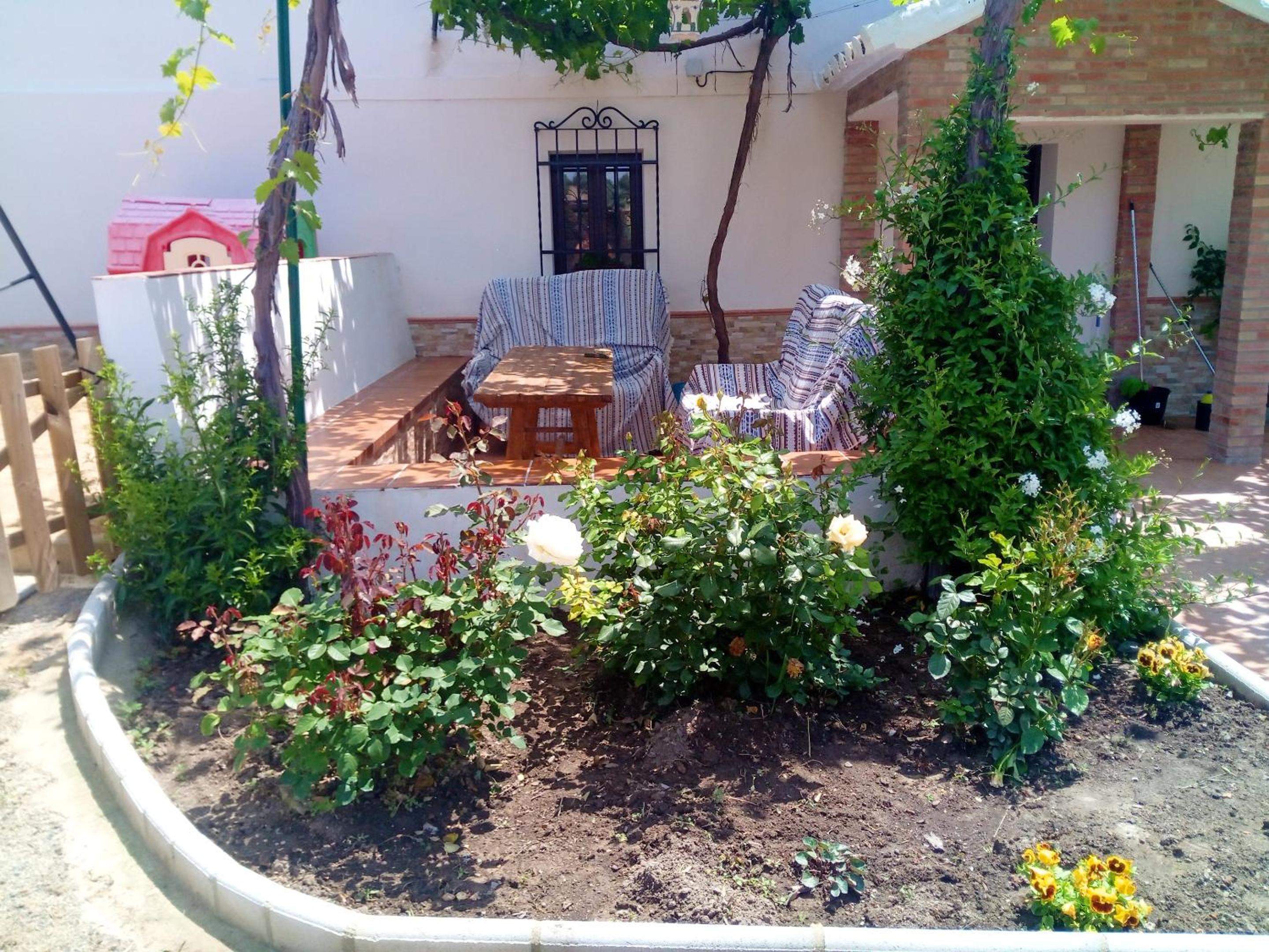 Charming House with Pool in Montilla