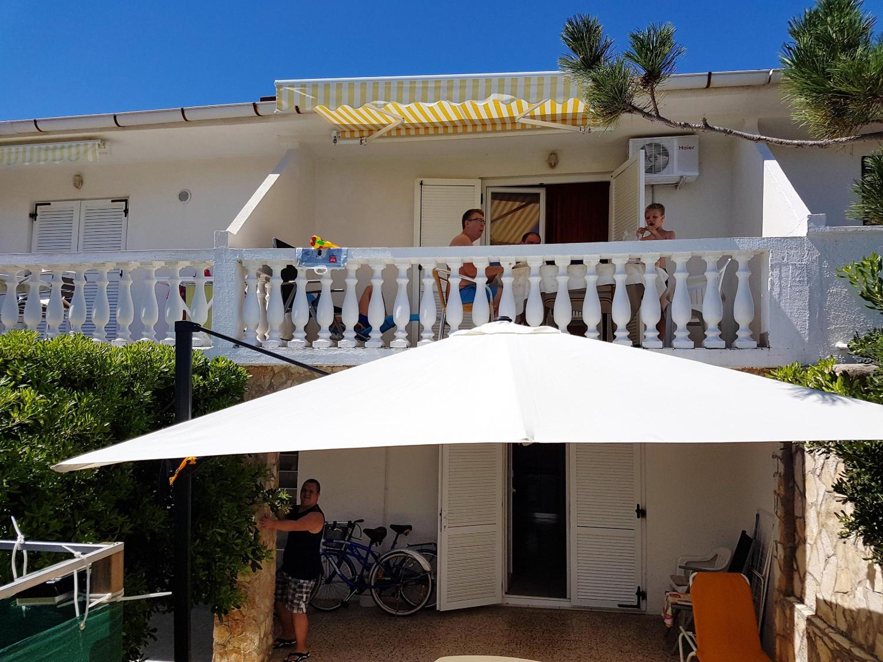 Charming Apartment in Pag with Sea View, 40 sqm