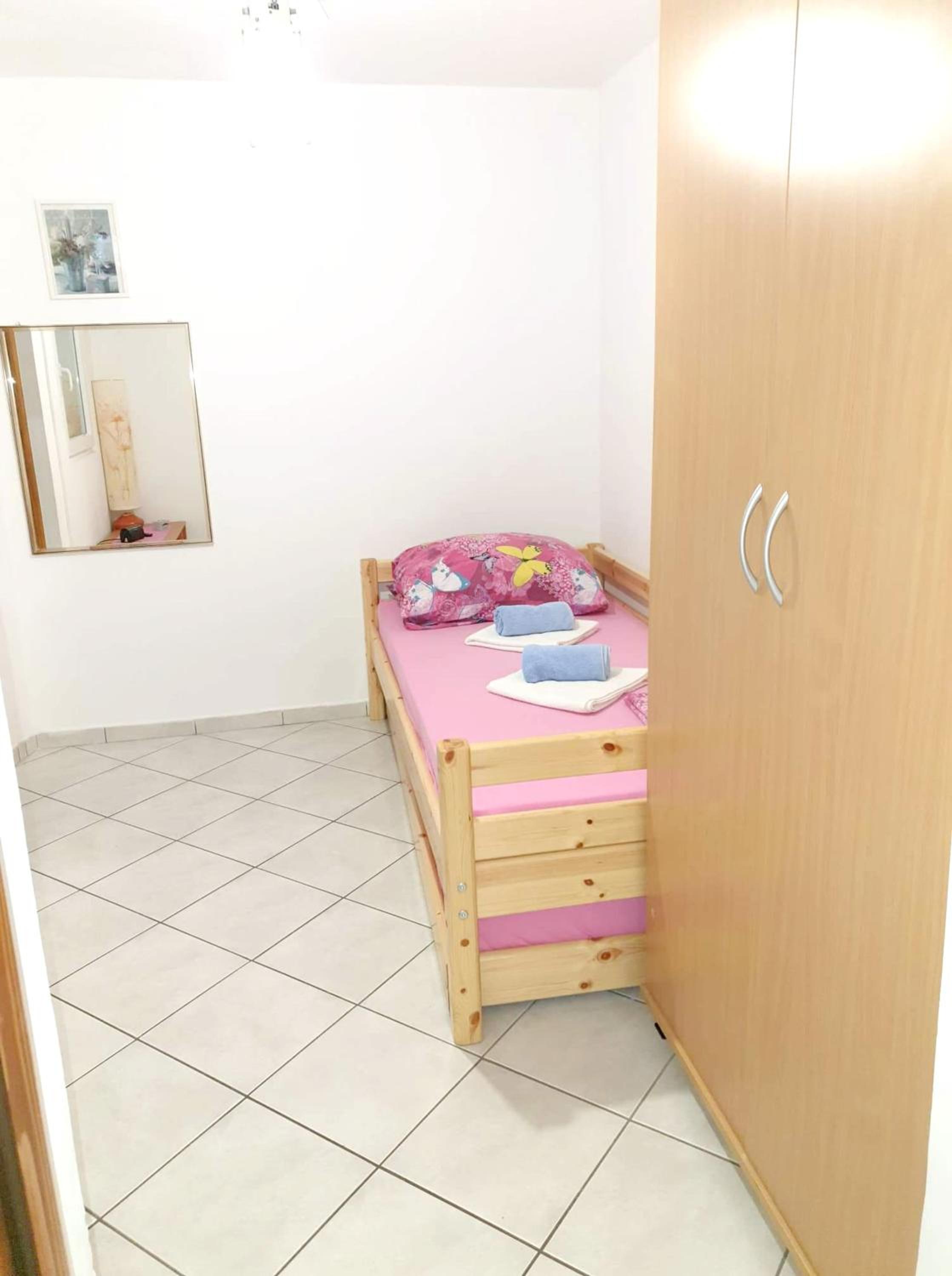 Charming Apartment in Pag with Sea View, 40 sqm