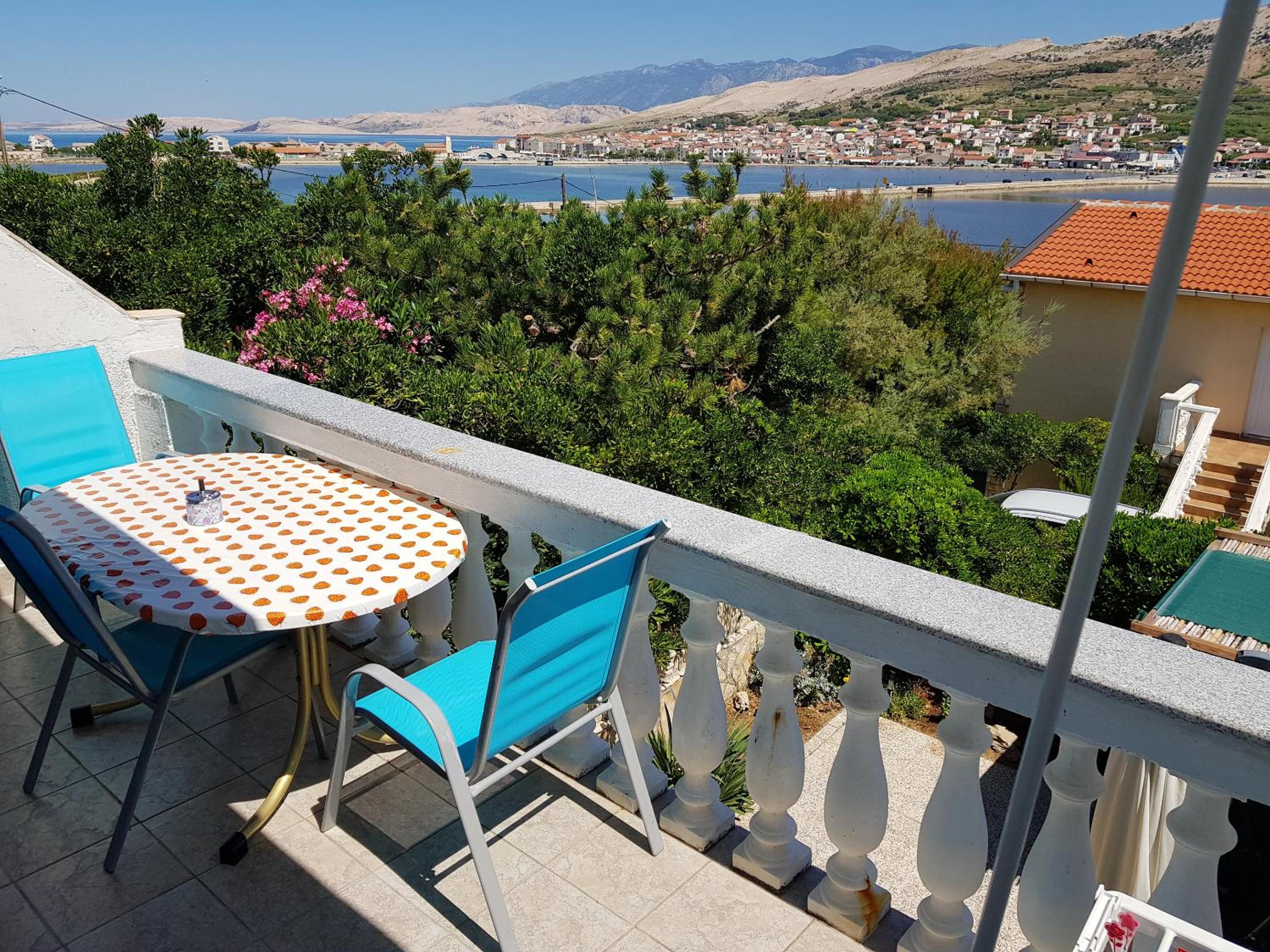 Charming Apartment in Pag with Sea View, 40 sqm