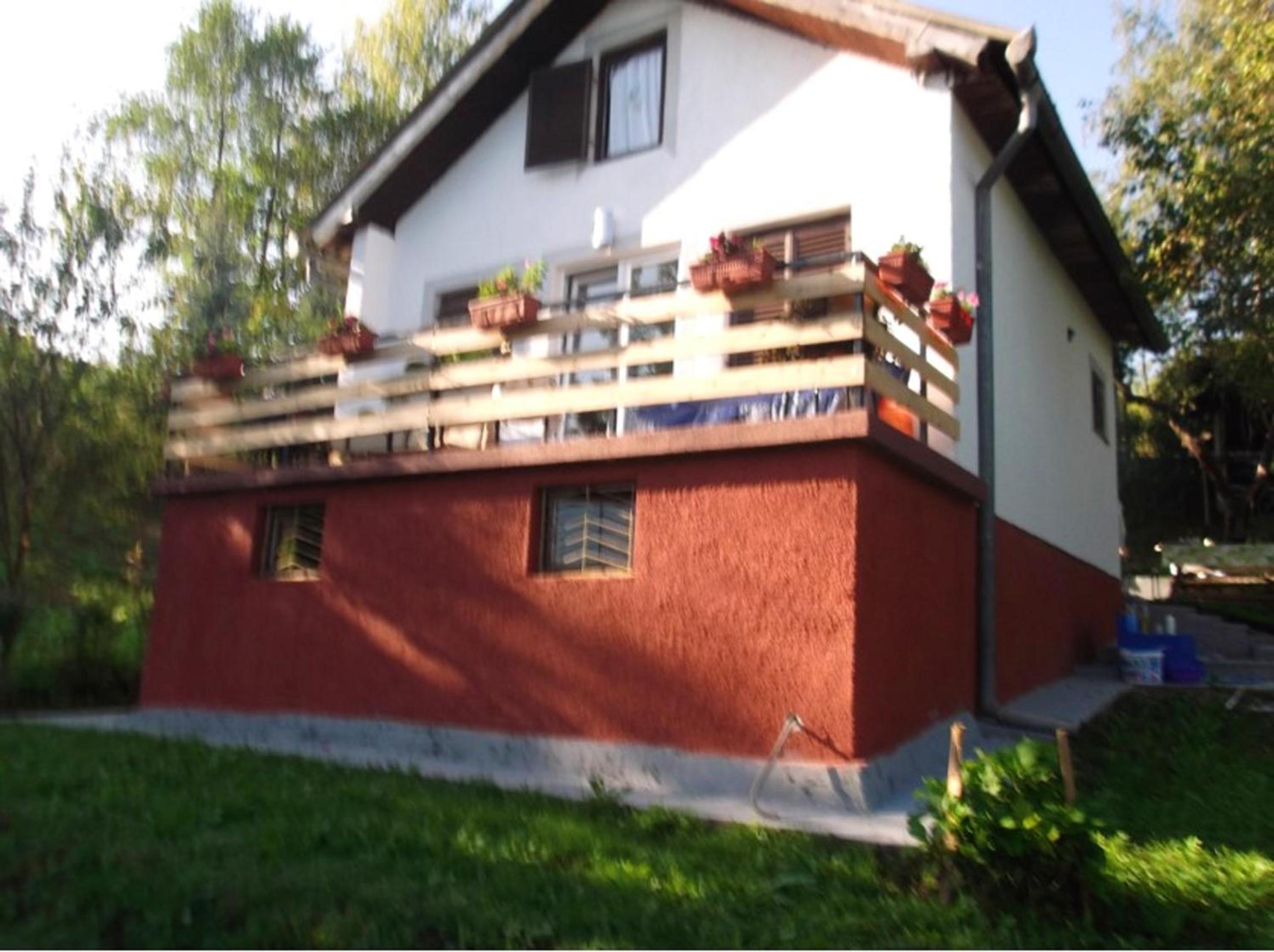 Cozy House in Jazvine with Garden