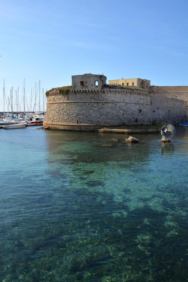 2 bedrooms appartement with sea view shared pool and enclosed garden at Gallipoli view 3