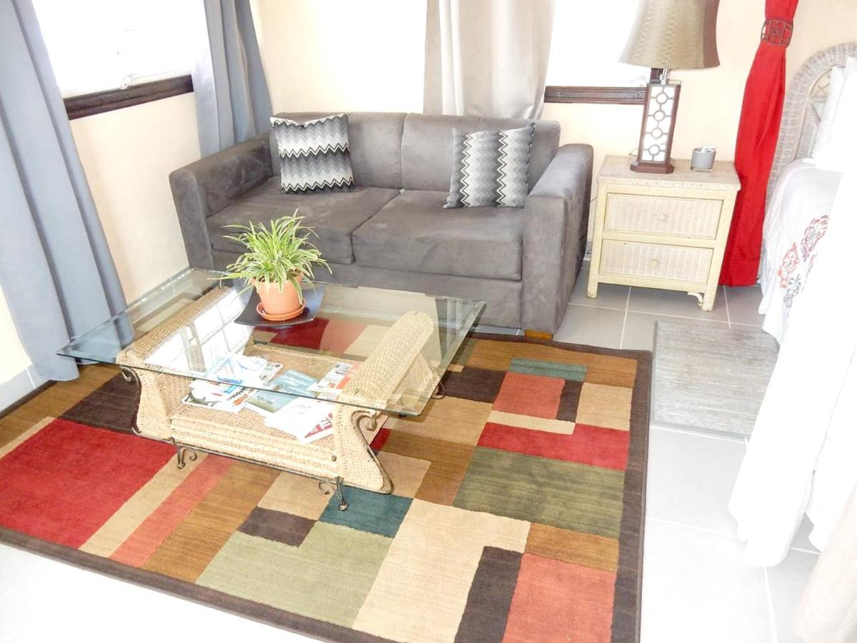 One bedroom house at Saint Martin 100 m away from the beach with sea view garden and wifi view 4
