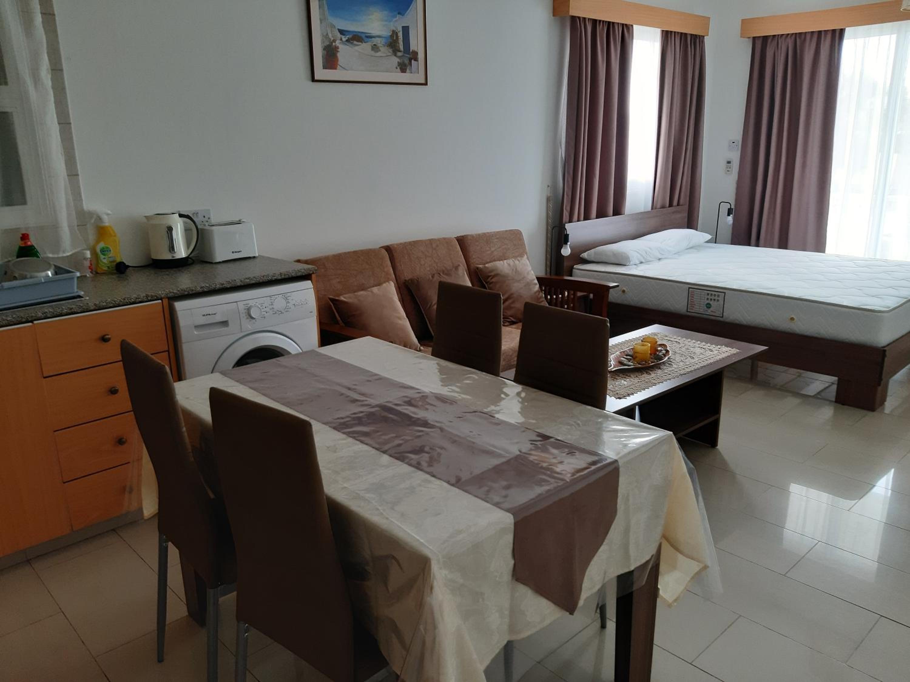 Pari's Holiday apartments-Paphos