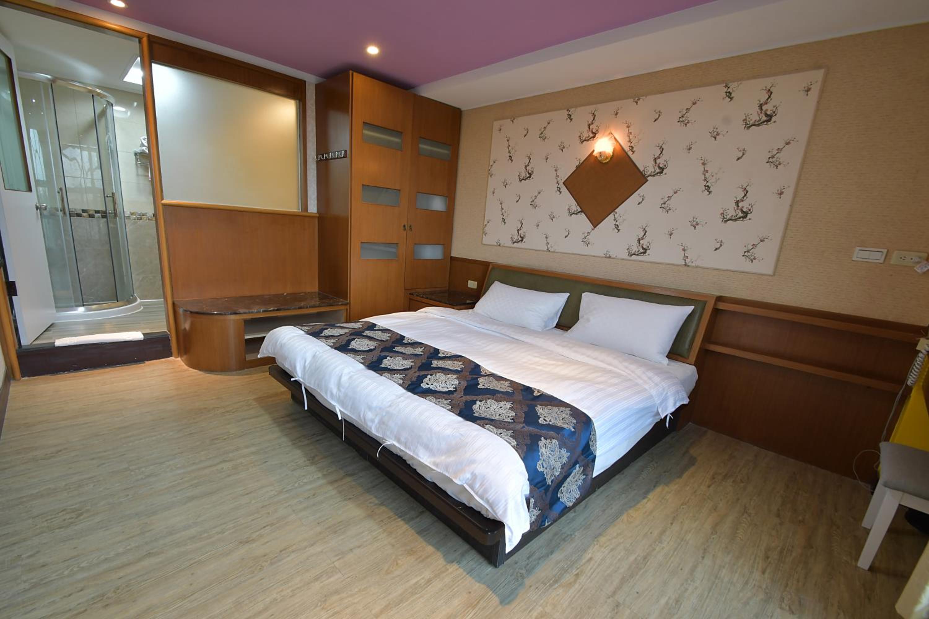 Jinsa Lakeside View Resort