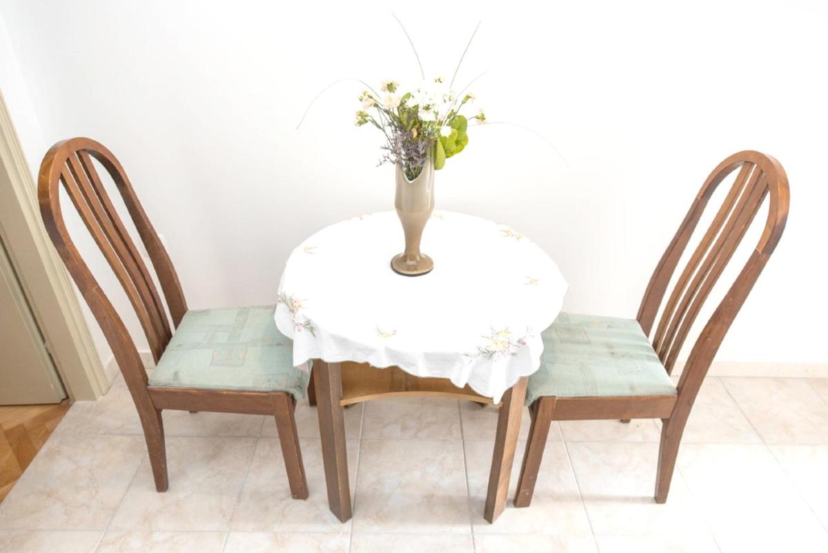 One bedroom appartement at Kastel Stafilic 200 m away from the beach with shared pool enclosed garden and wifi