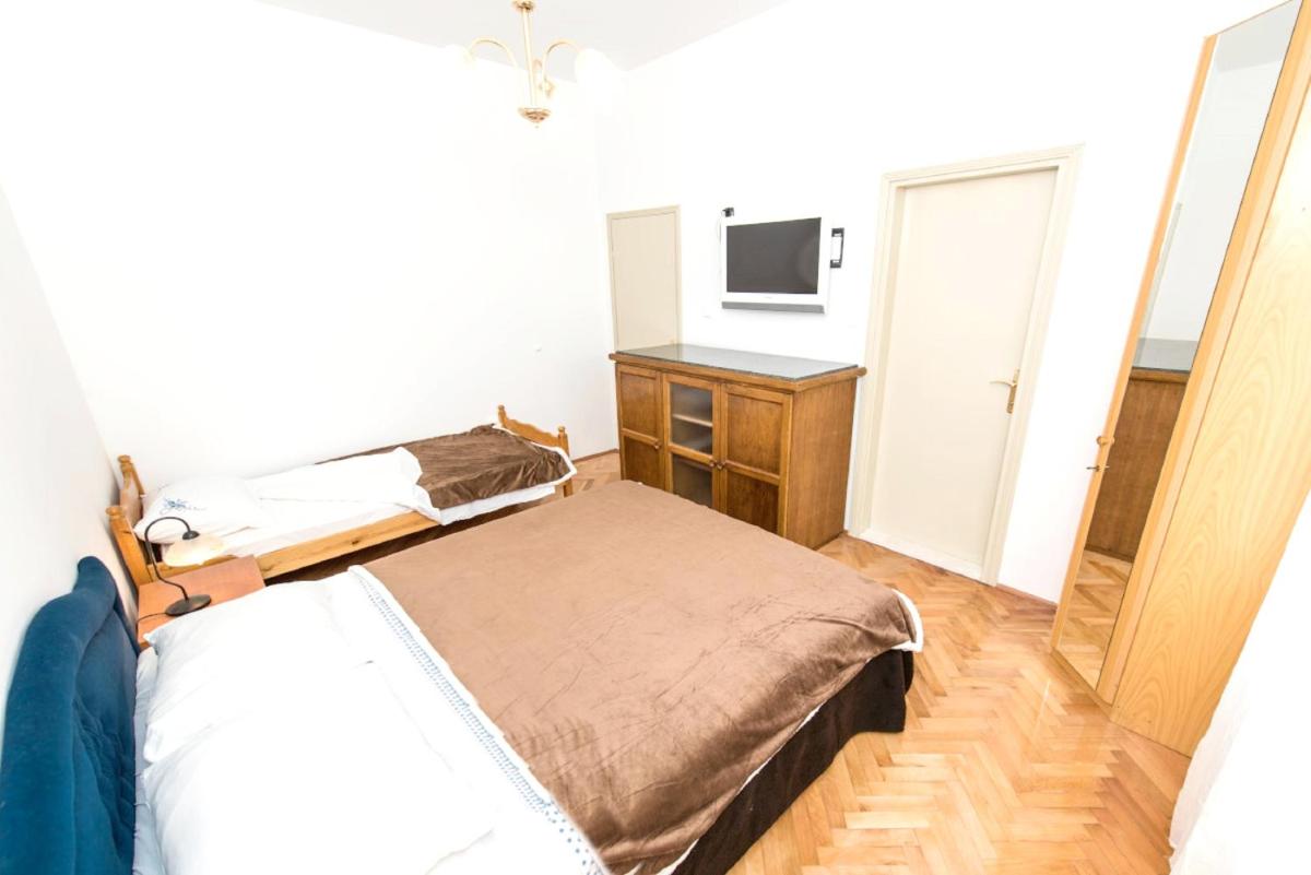 One bedroom appartement at Kastel Stafilic 200 m away from the beach with shared pool enclosed garden and wifi