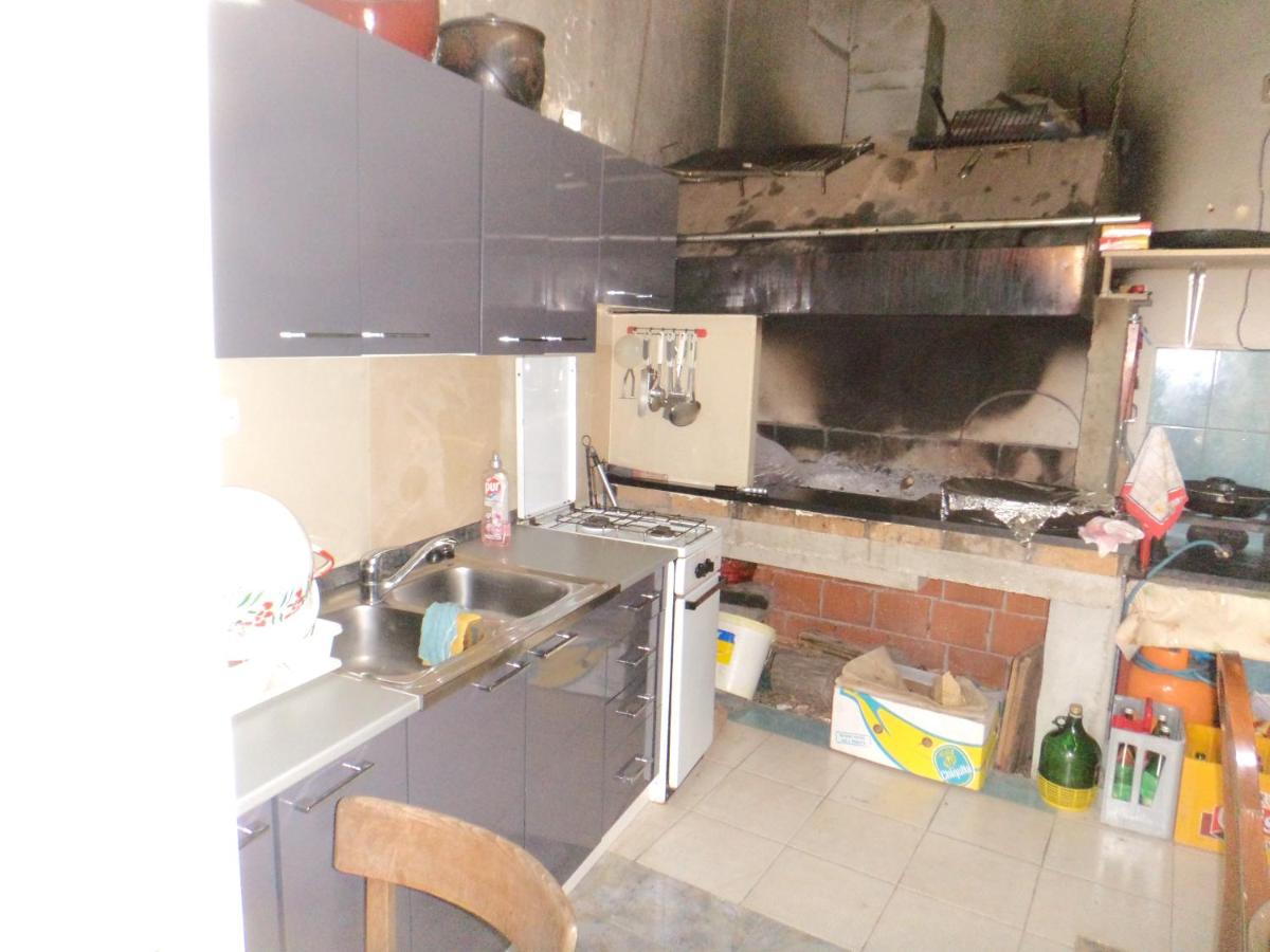 One bedroom appartement at Kastel Stafilic 200 m away from the beach with shared pool enclosed garden and wifi