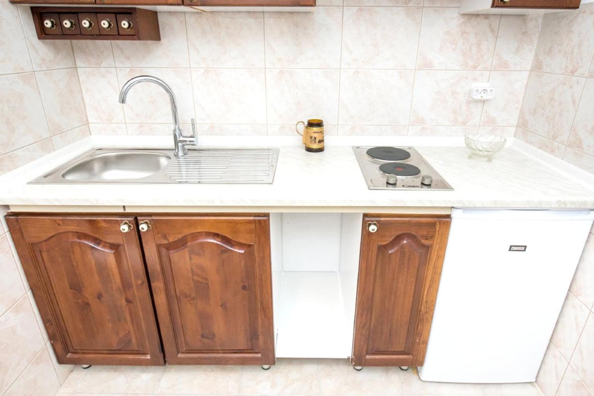 One bedroom appartement at Kastel Stafilic 200 m away from the beach with shared pool enclosed garden and wifi