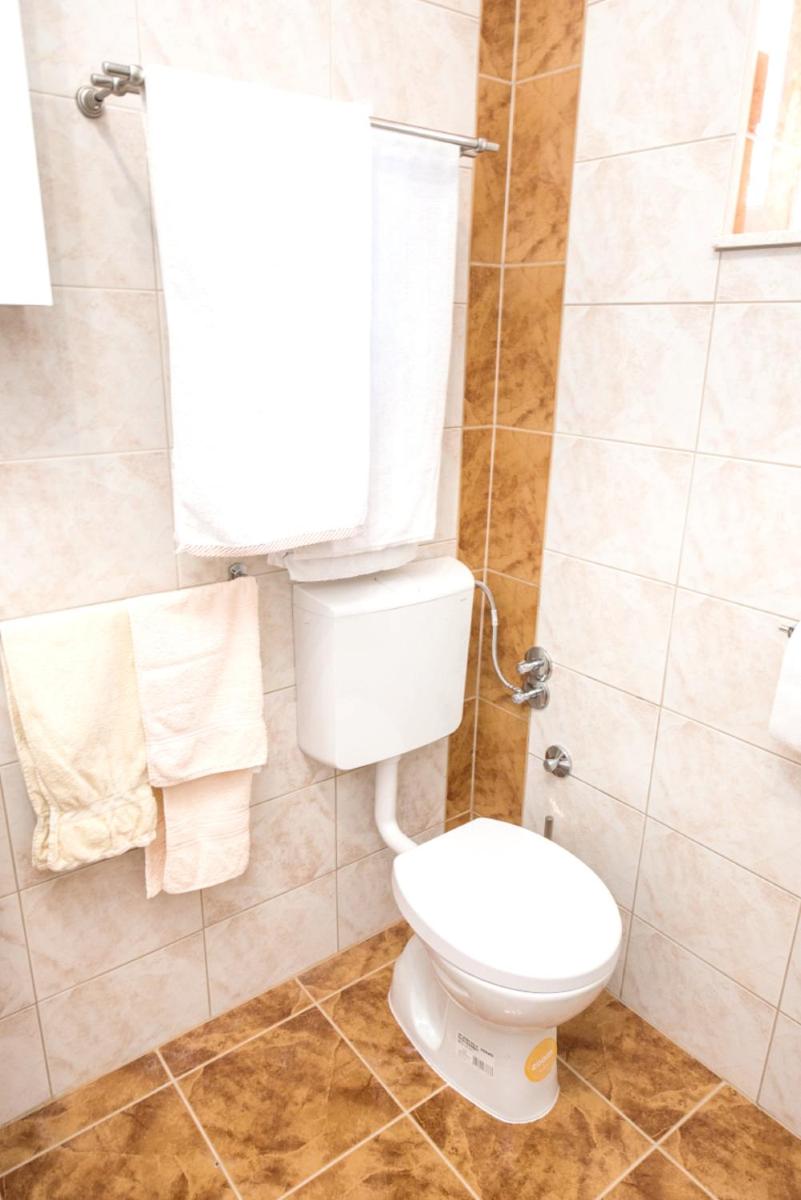 One bedroom appartement at Kastel Stafilic 200 m away from the beach with shared pool enclosed garden and wifi