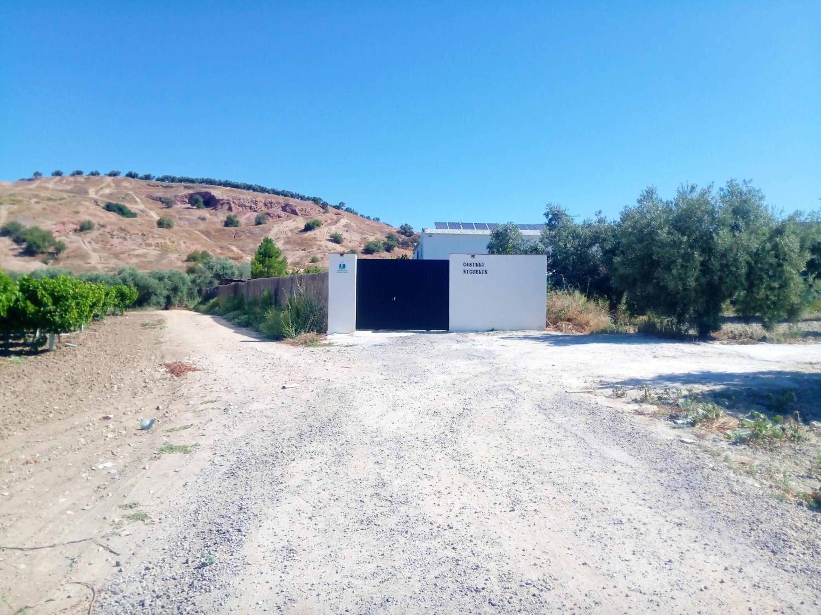 Charming House with Pool in Montilla
