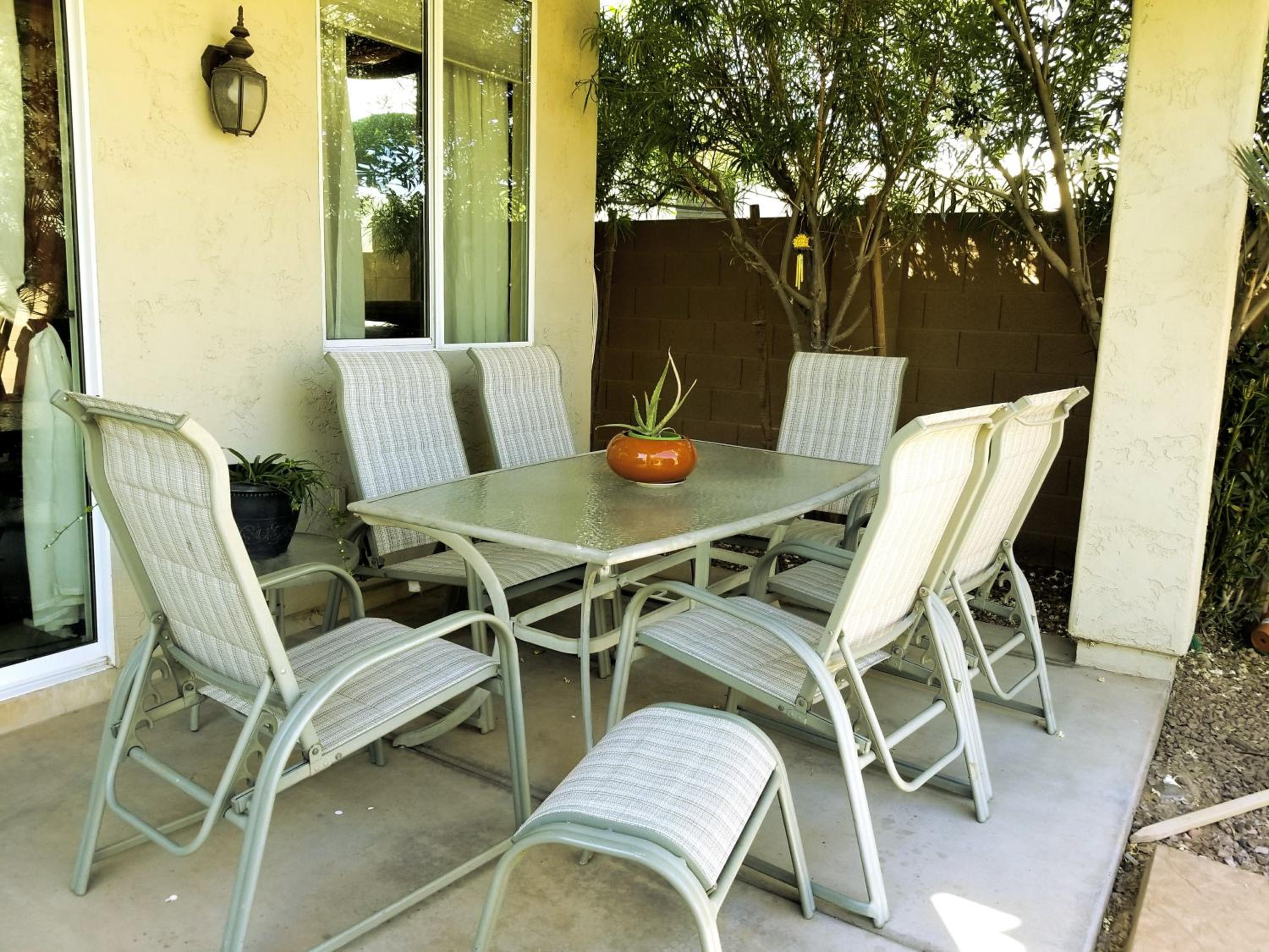 Phoenix home near freeways and airport view 4