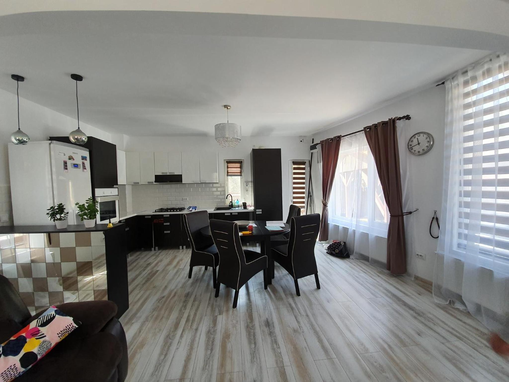 FOX VALLEY VILLA view 3
