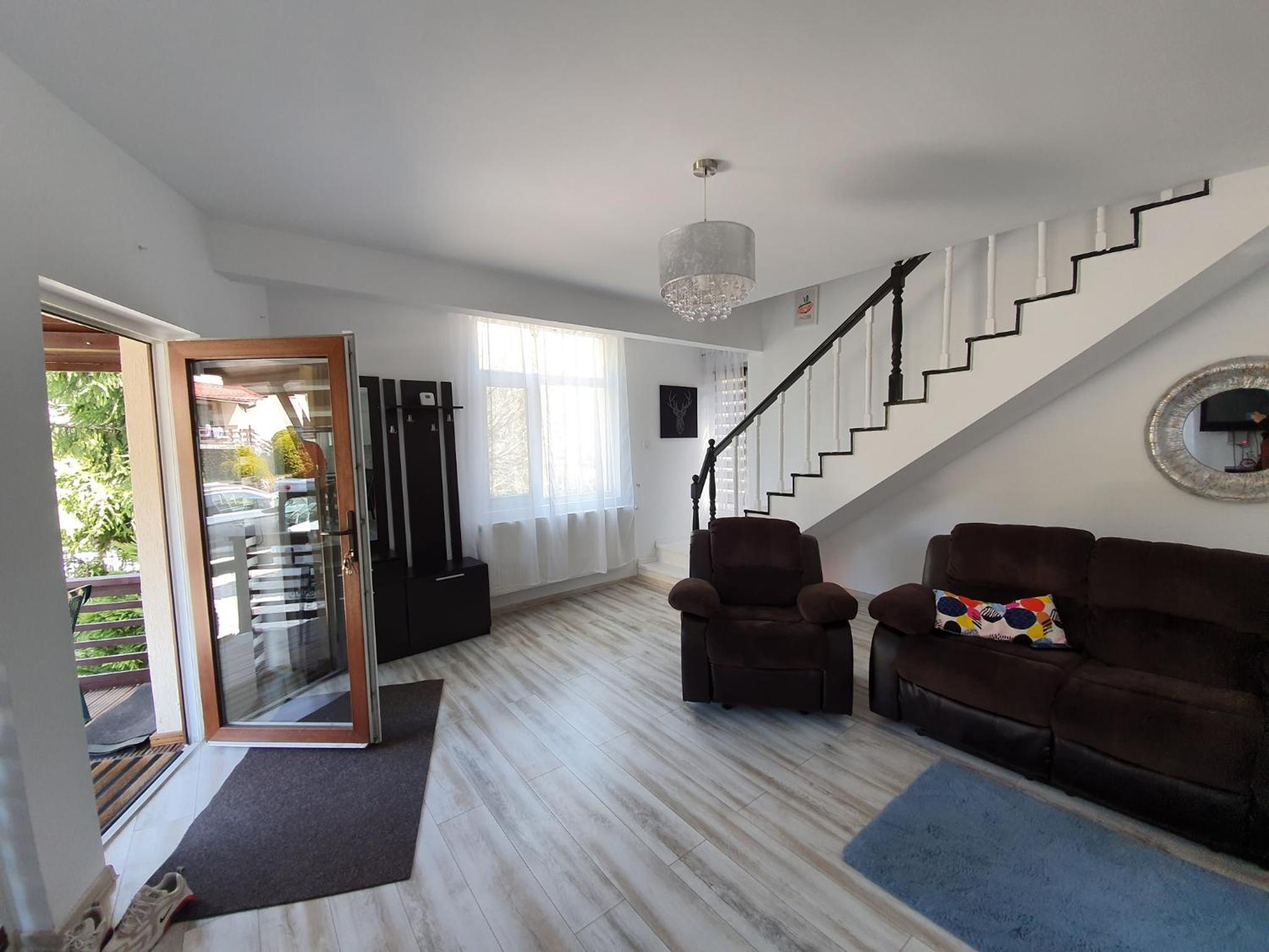 FOX VALLEY VILLA view 5