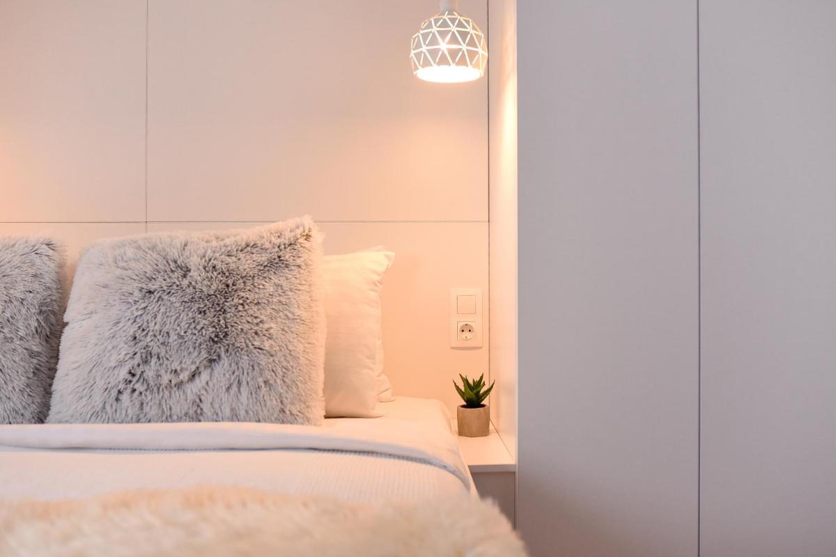 WHITE HAVEN. Calea Victoriei Studio view 3
