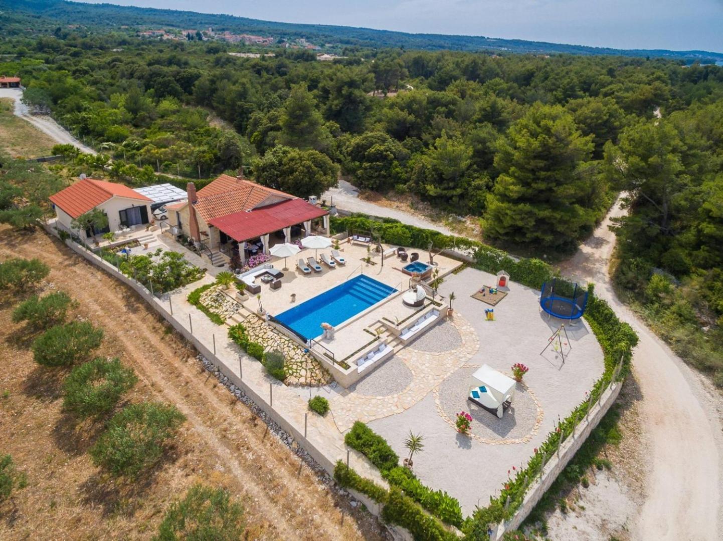 Beachfront House Mir Brač near Supetar with pool and jacuzzi view 3