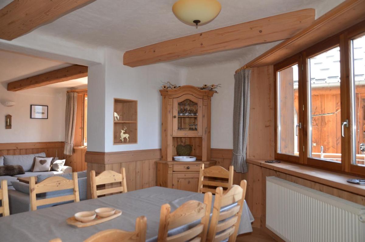Chalet Lè Lodzé - Pieds des pistes view 2