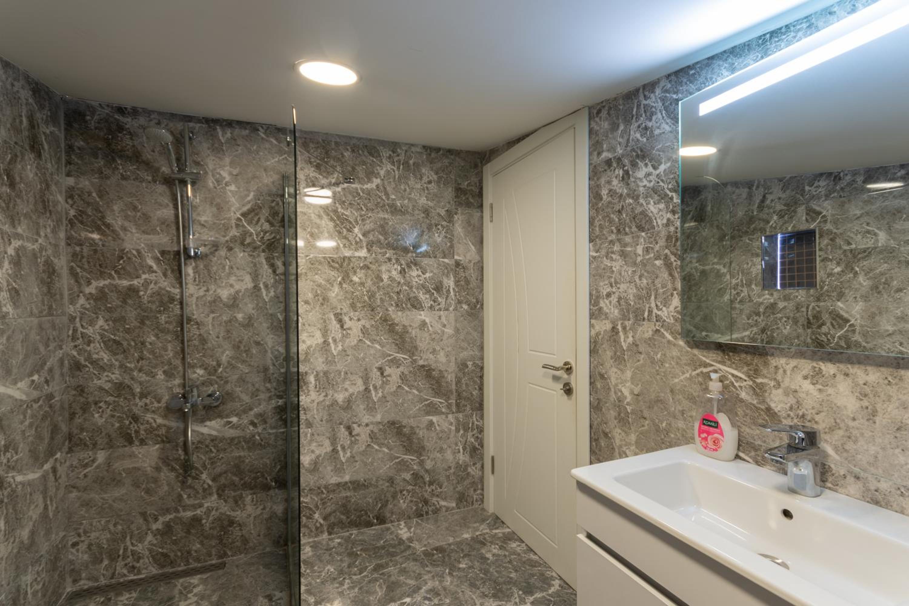 Cheers Hostel - Image 45