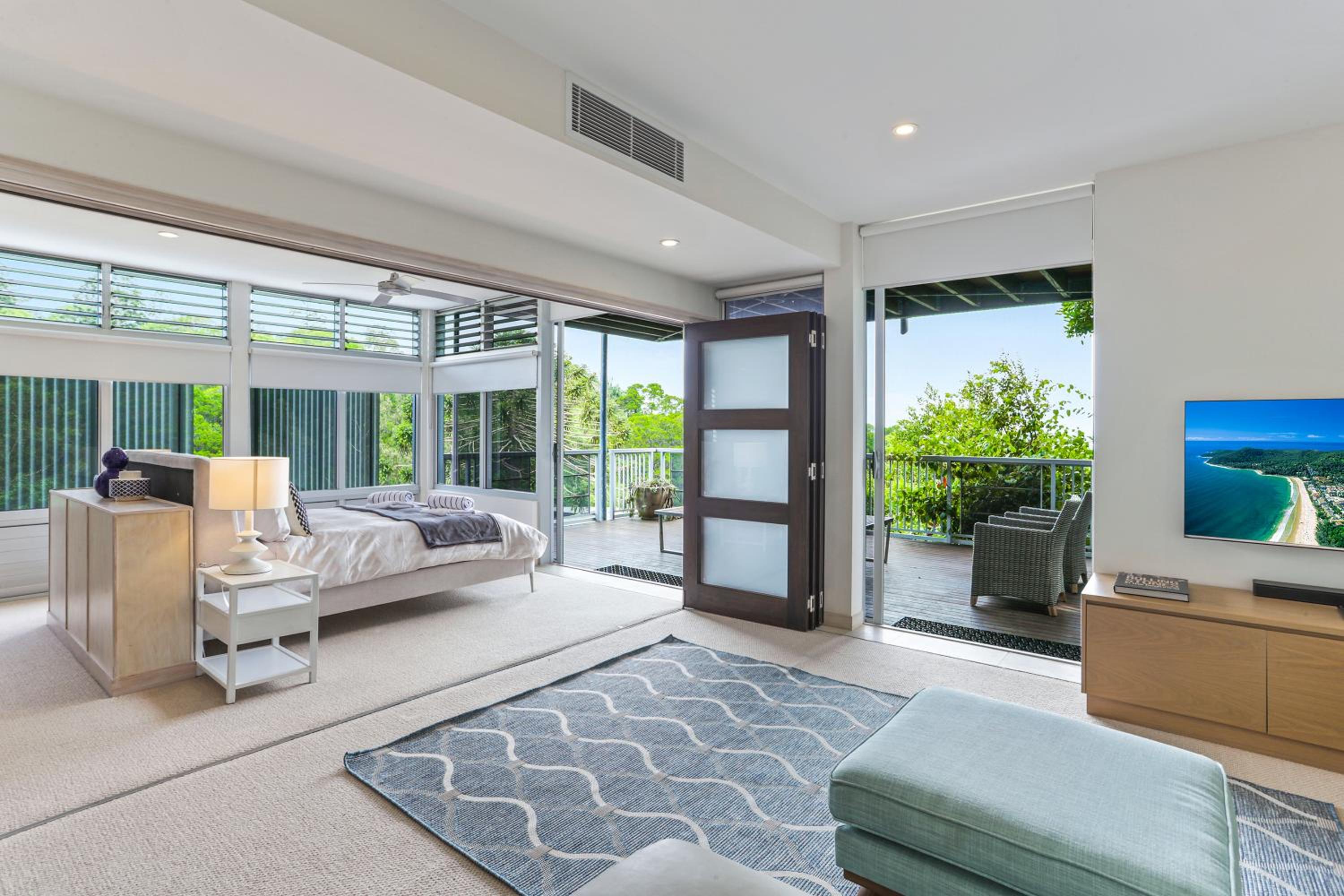 Trendy treetop living with sea views, Noosa Heads