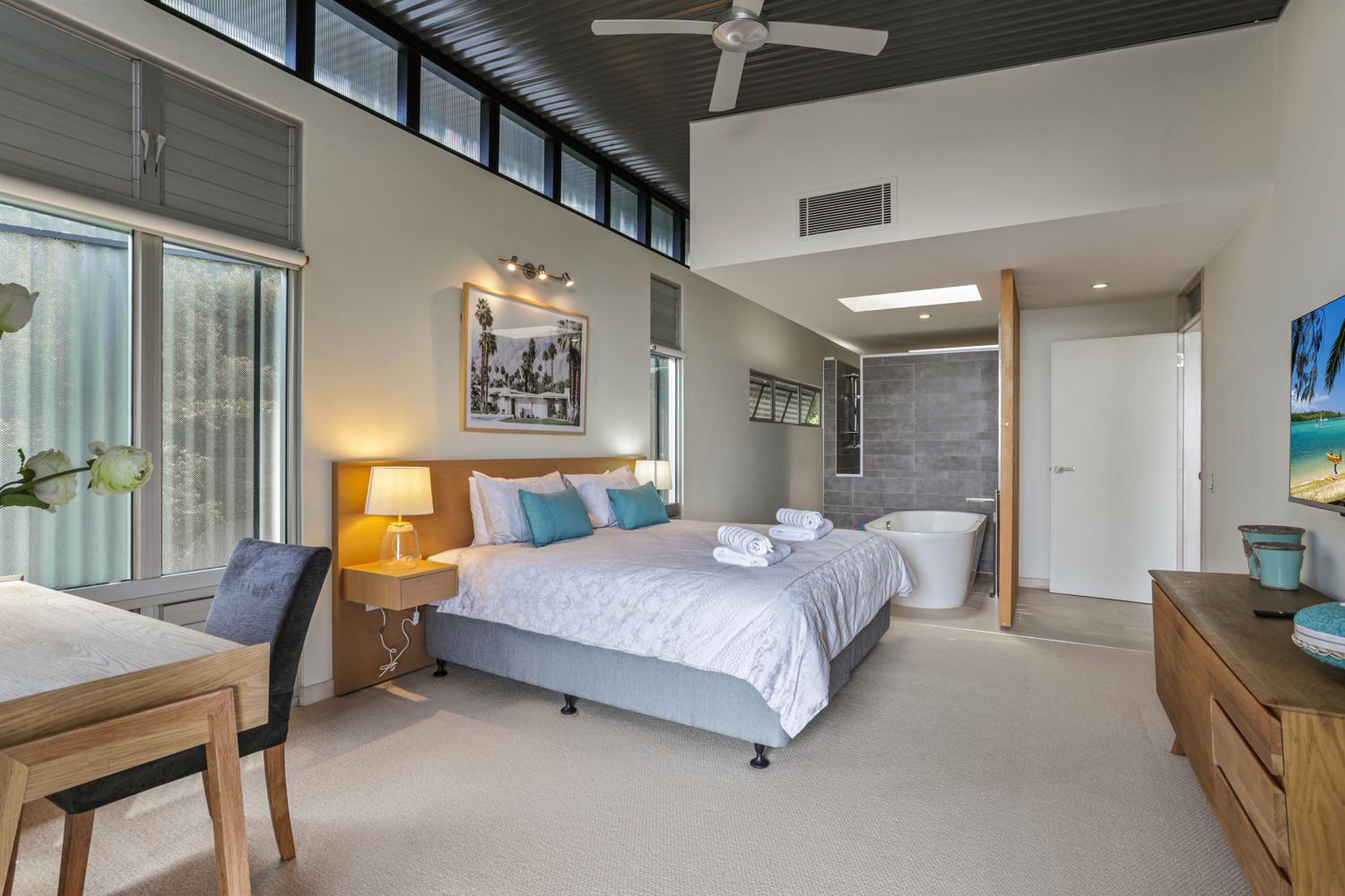 Trendy treetop living with sea views, Noosa Heads