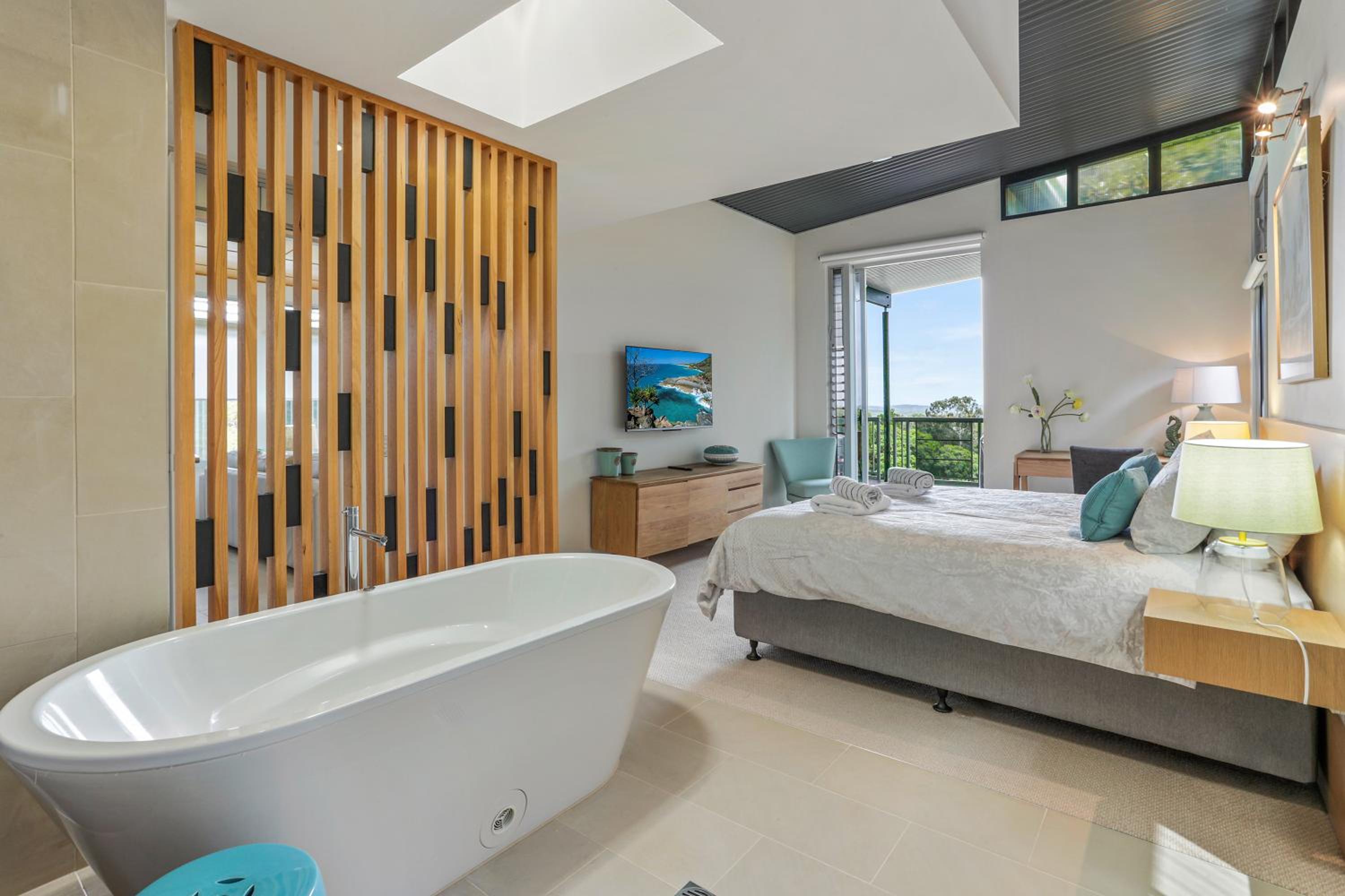 Trendy treetop living with sea views, Noosa Heads