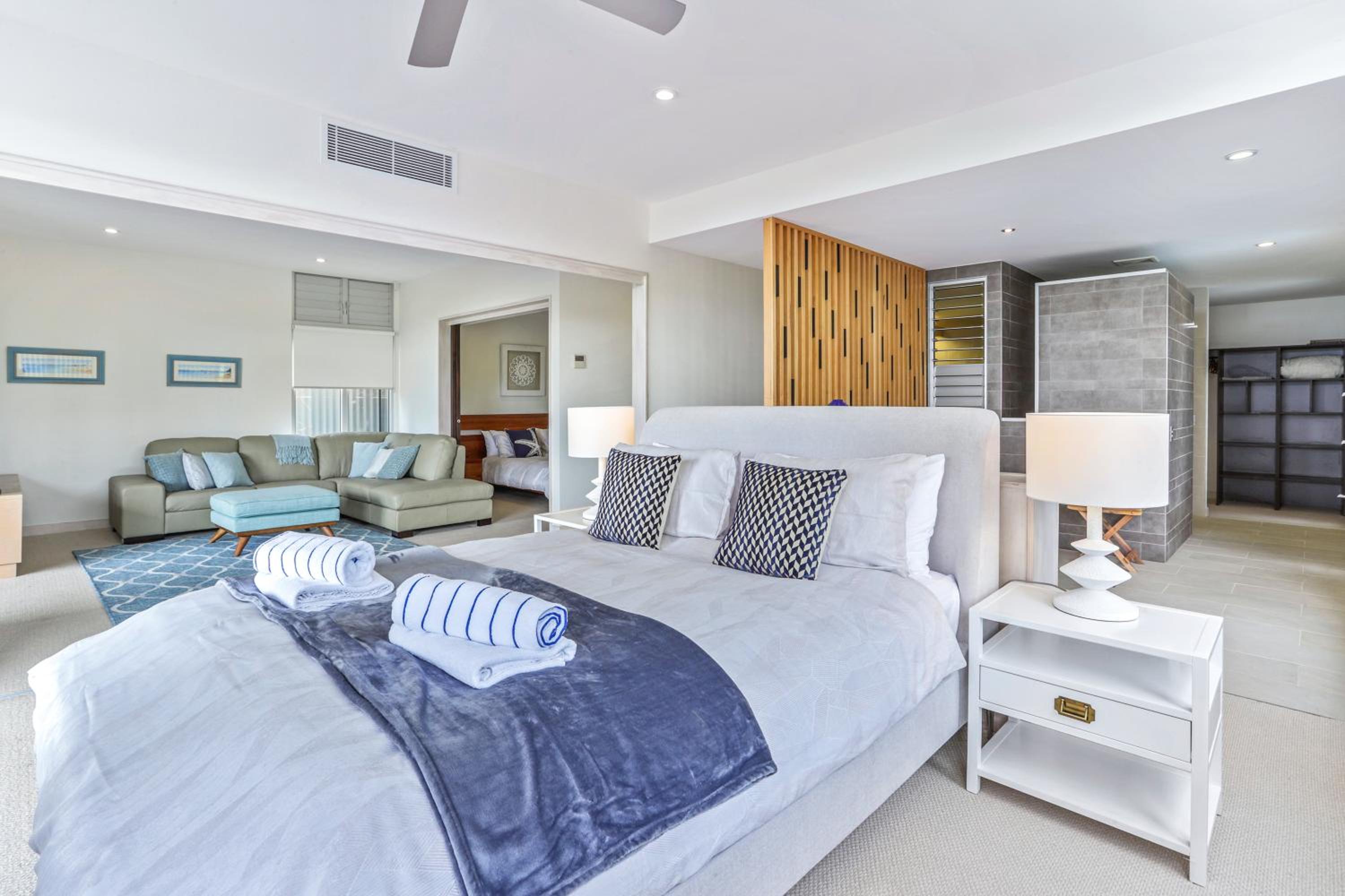 Trendy treetop living with sea views, Noosa Heads