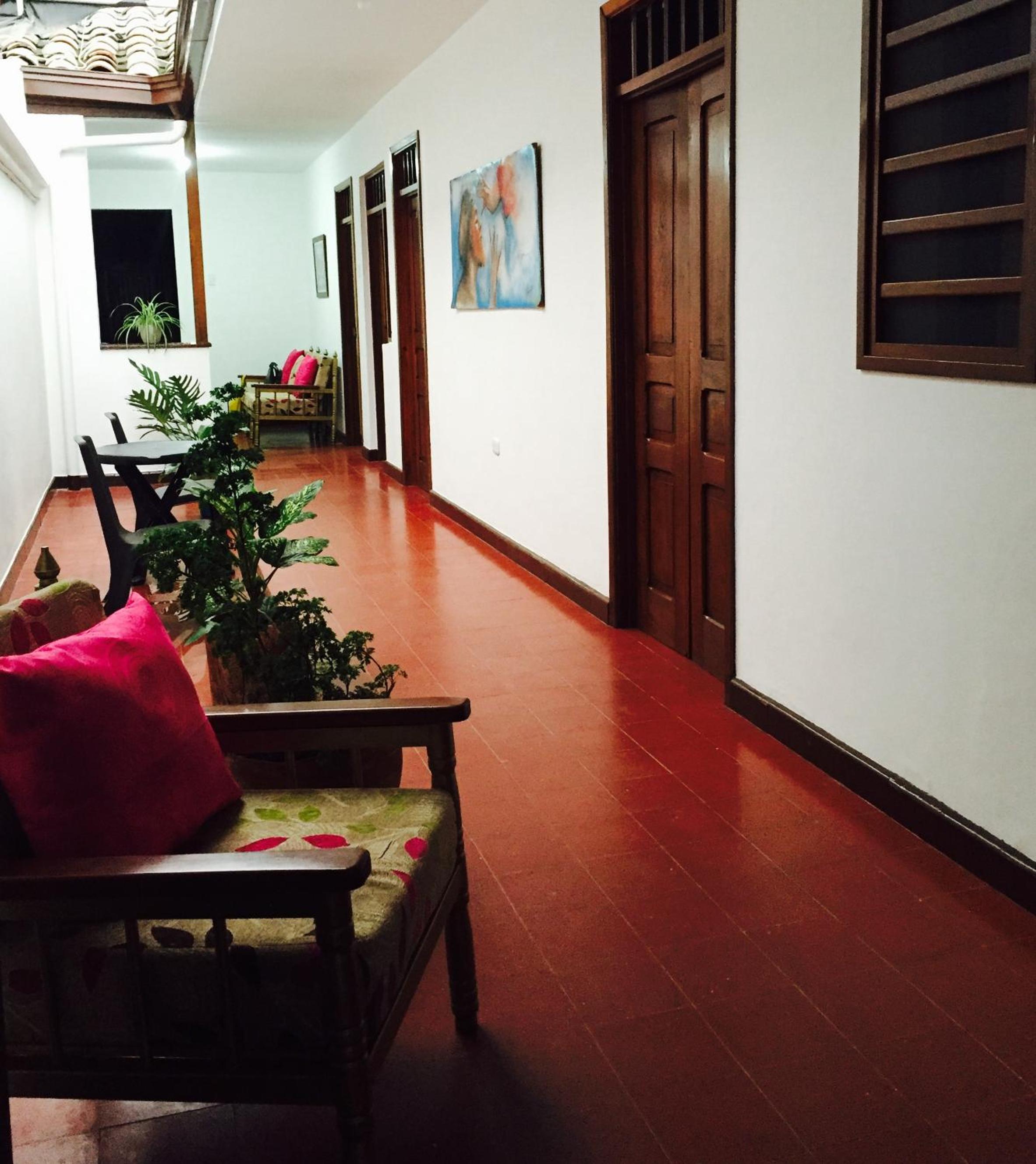 Casa Helga a dos cuadras de la Basílica, casa entera con jardín amplio, 6 habitaciones, 5 baños, cocina, comedor y sala de TV