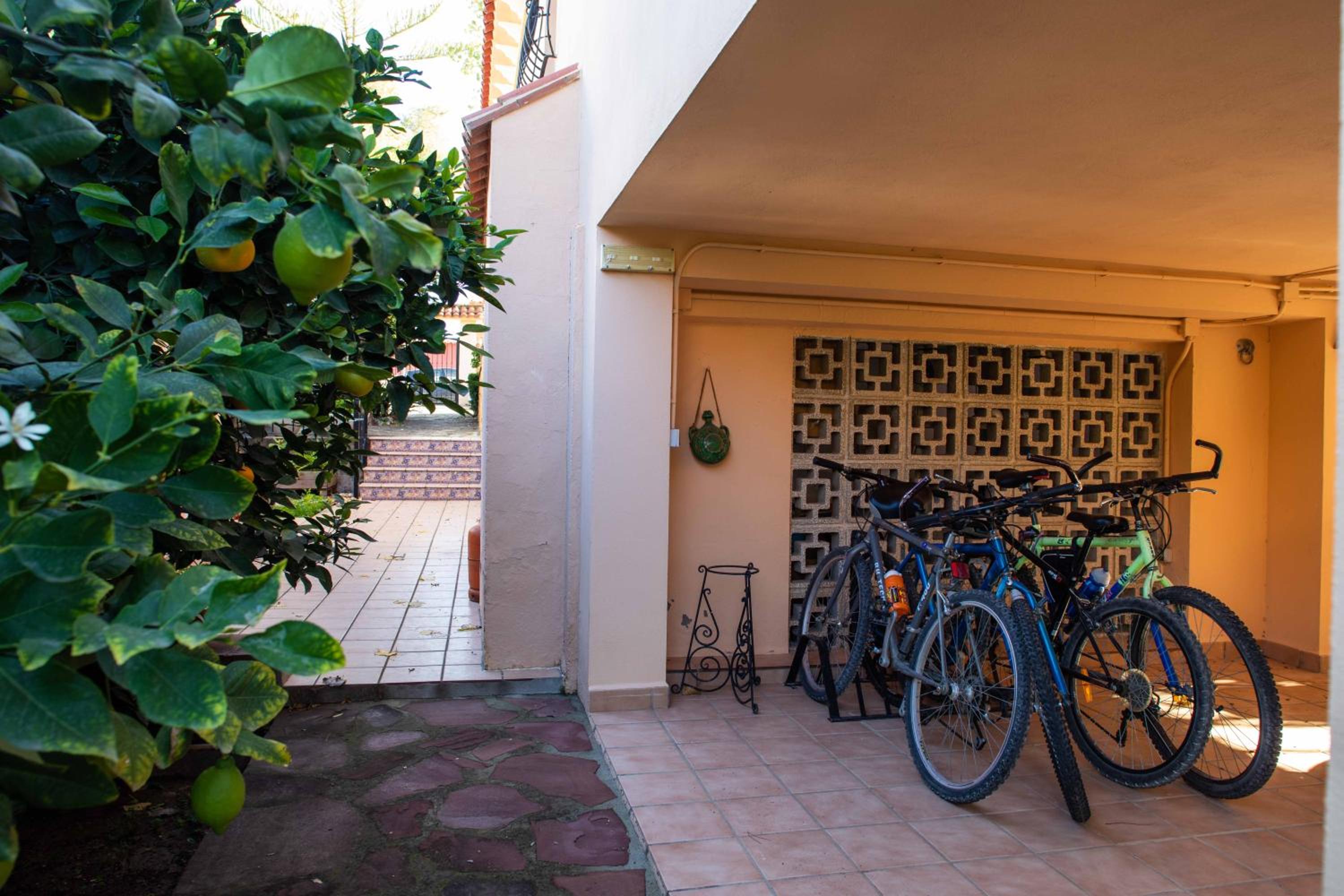 FLORIT FLATS - Citrus Villa - BBQ & POOL - 5 Guests view 2