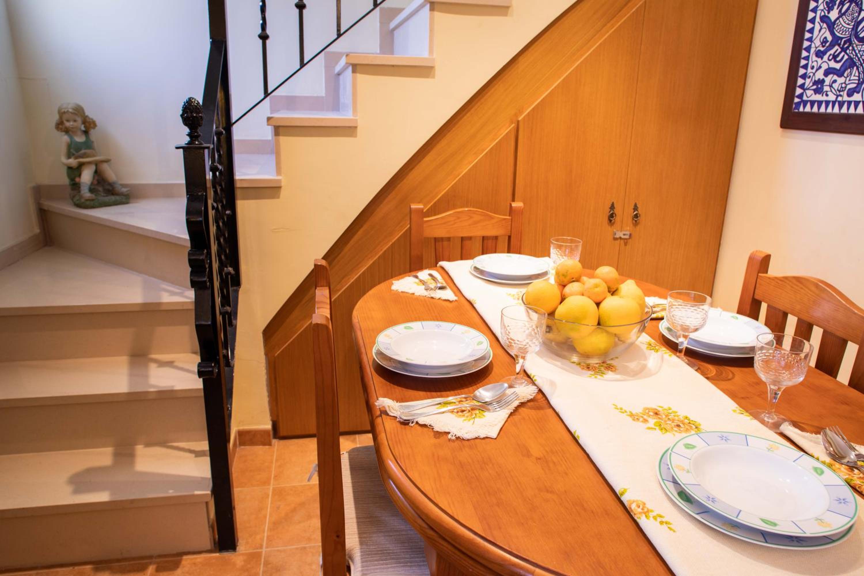 FLORIT FLATS - Citrus Villa - BBQ & POOL - 5 Guests view 4