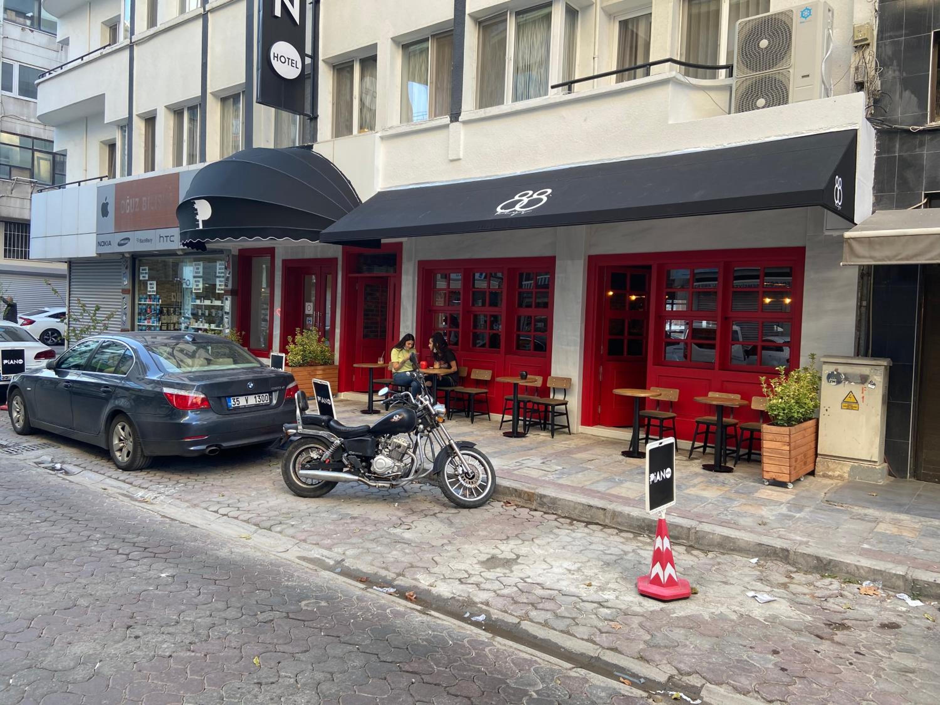 Piano Hotel - Image 12