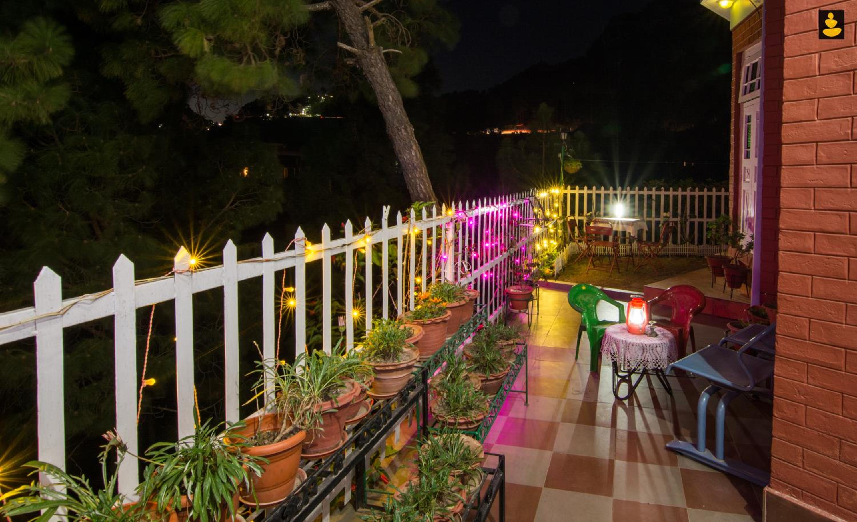 LivingStone 2BHK Villa, Kasauli view 3